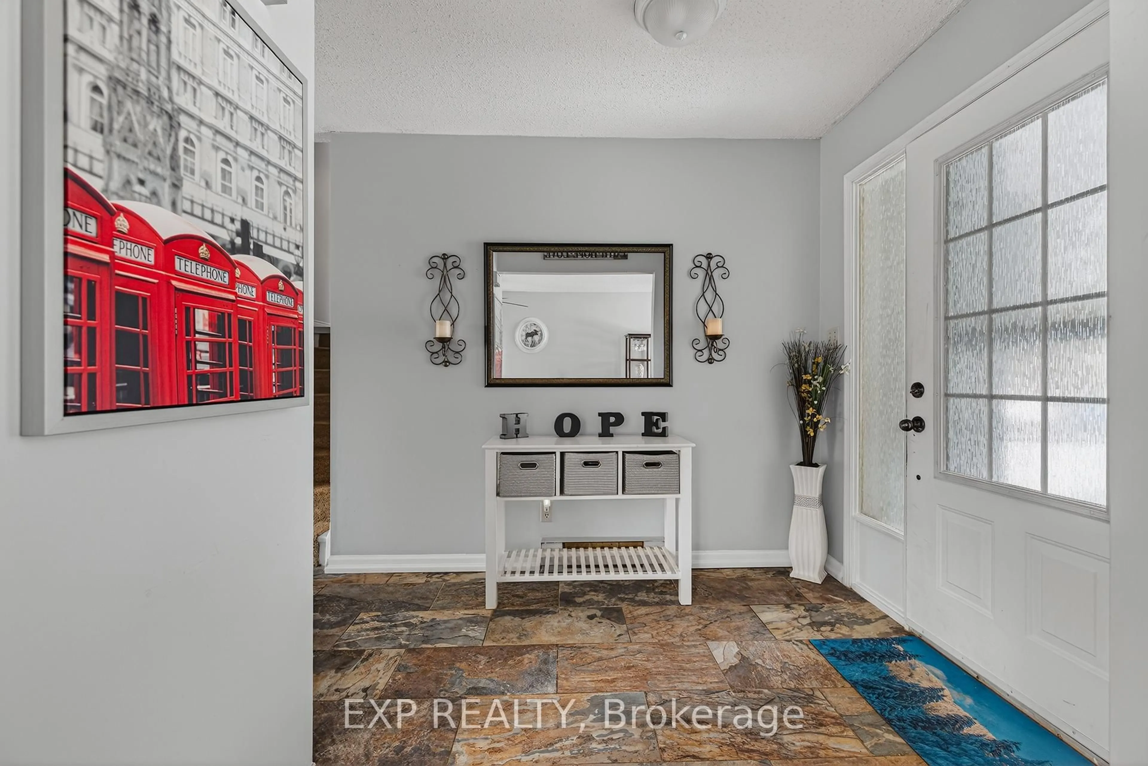 Indoor entryway for 196 Lightbourne Ave, Stratford Ontario N4Z 1E1