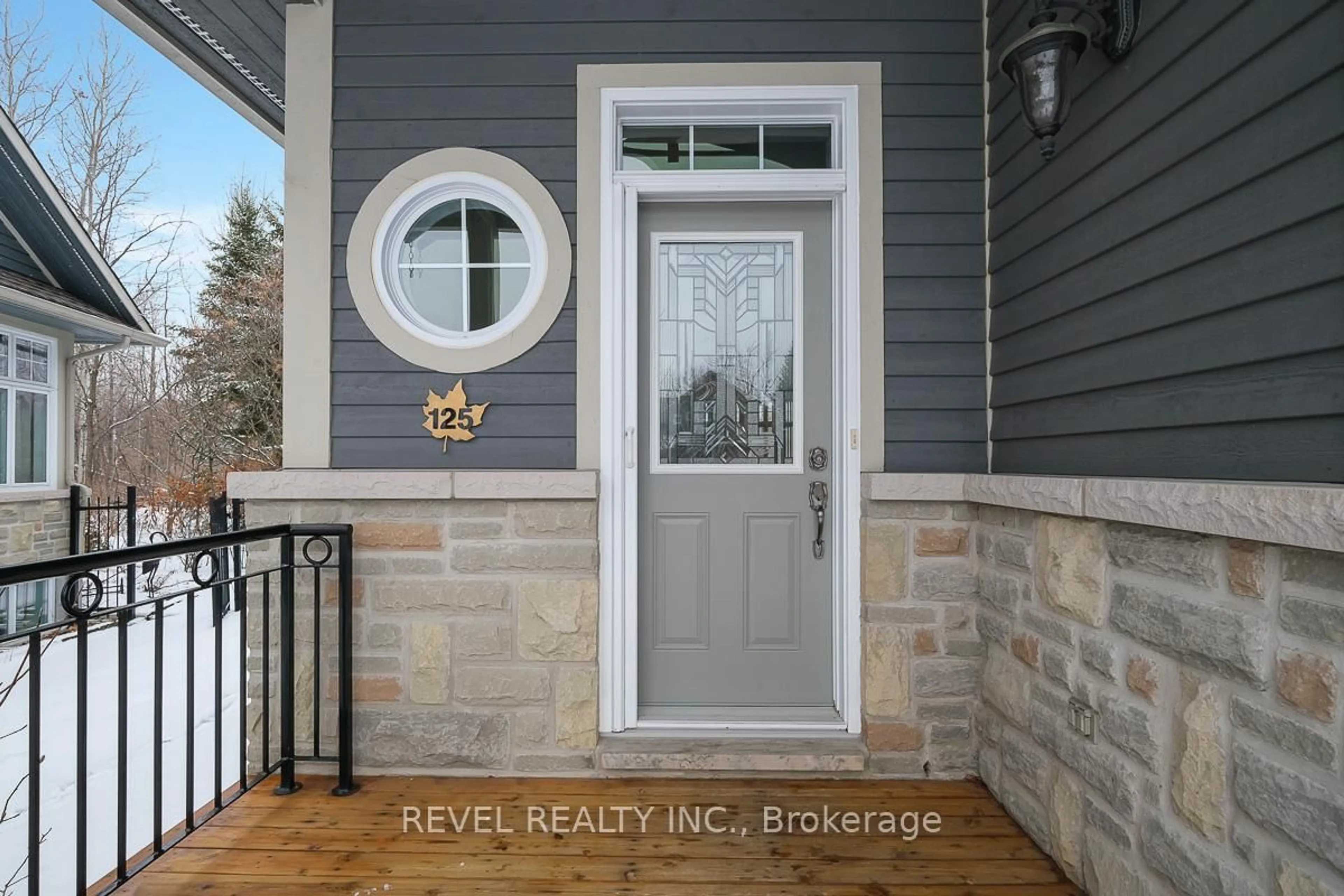 Indoor entryway for 125 Marsh Sparrow Private, Ottawa Ontario K2K 3P3