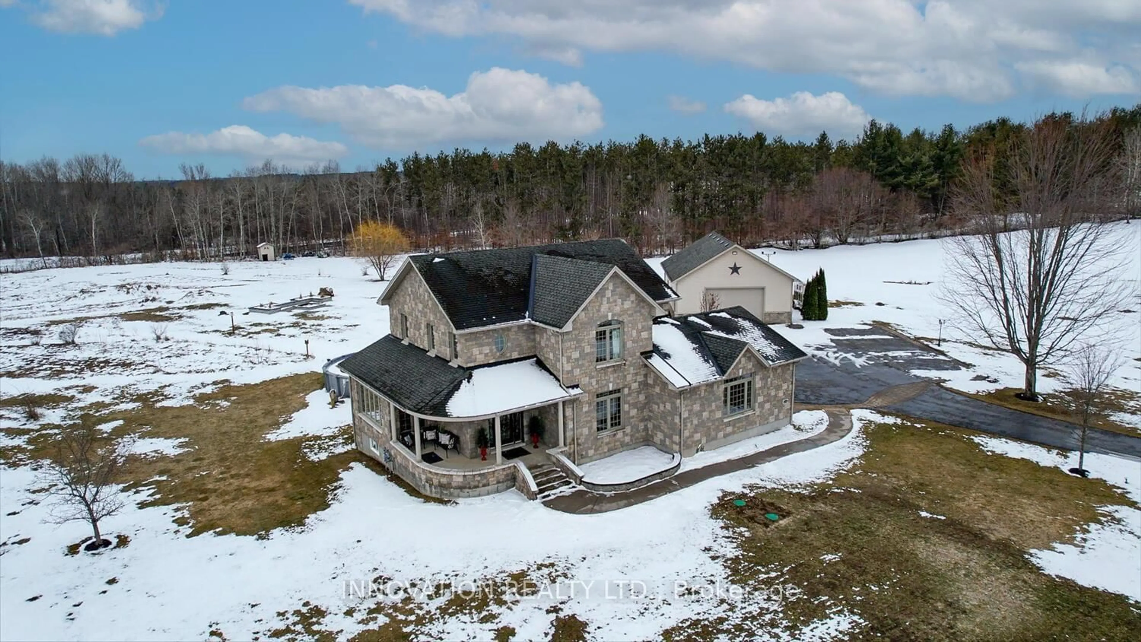 A pic from outside/outdoor area/front of a property/back of a property/a pic from drone, building for 61 Balmoral St, North Grenville Ontario K0G 1J0