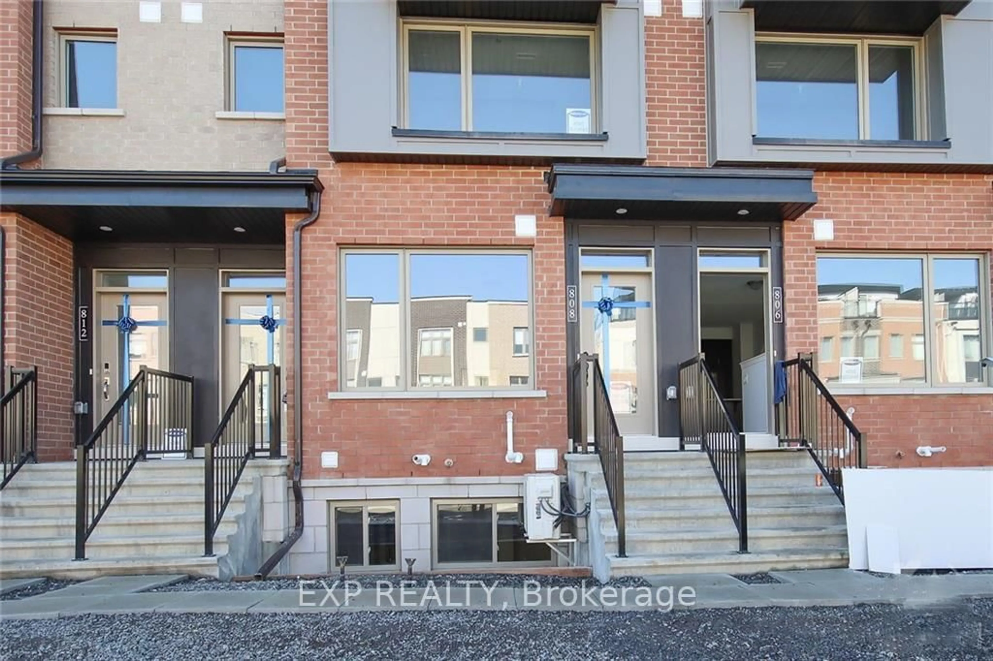 Unknown for 808 Mikinak Rd, Ottawa Ontario K1K 5A5