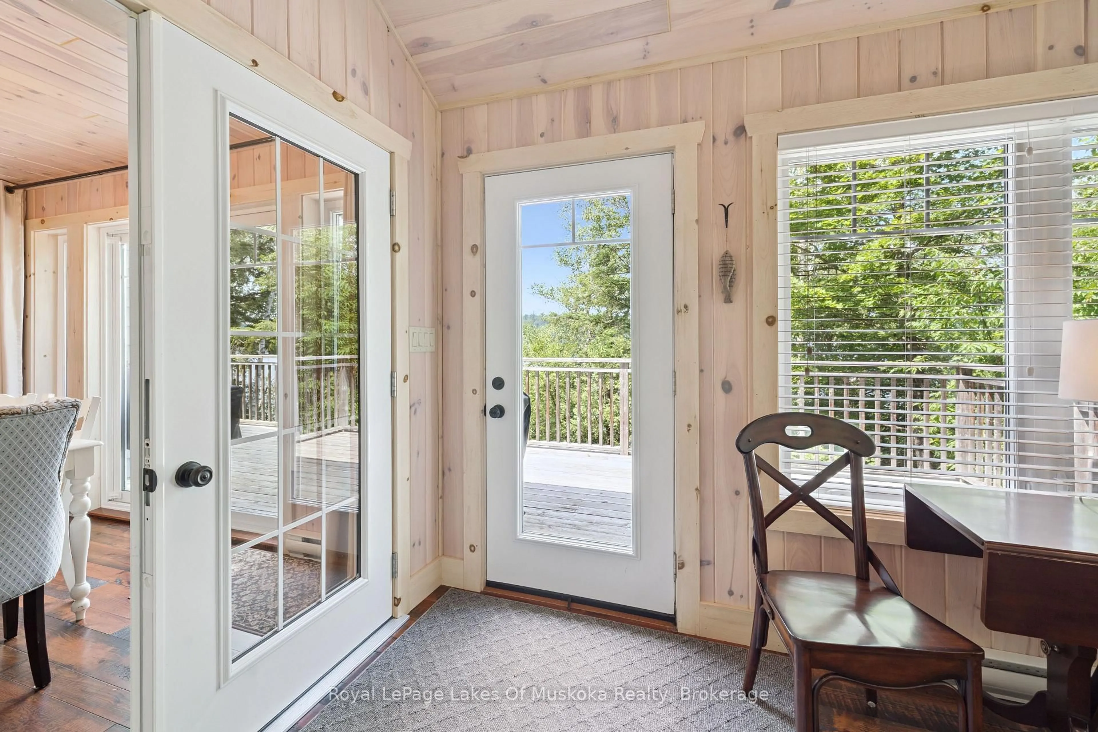 Indoor entryway for 16368 Kawagama-Dennison Island, Dysart et al Ontario K0M 1S0