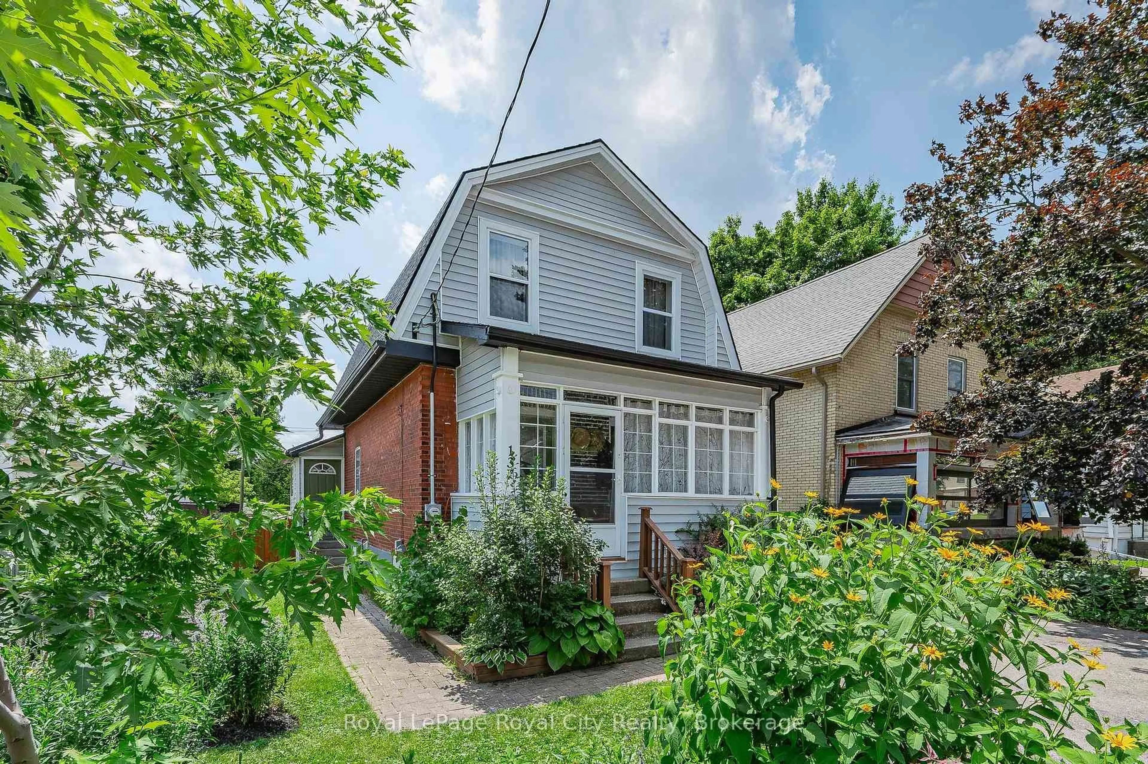 Unknown for 137 Perth St, Stratford Ontario N5A 3Y1