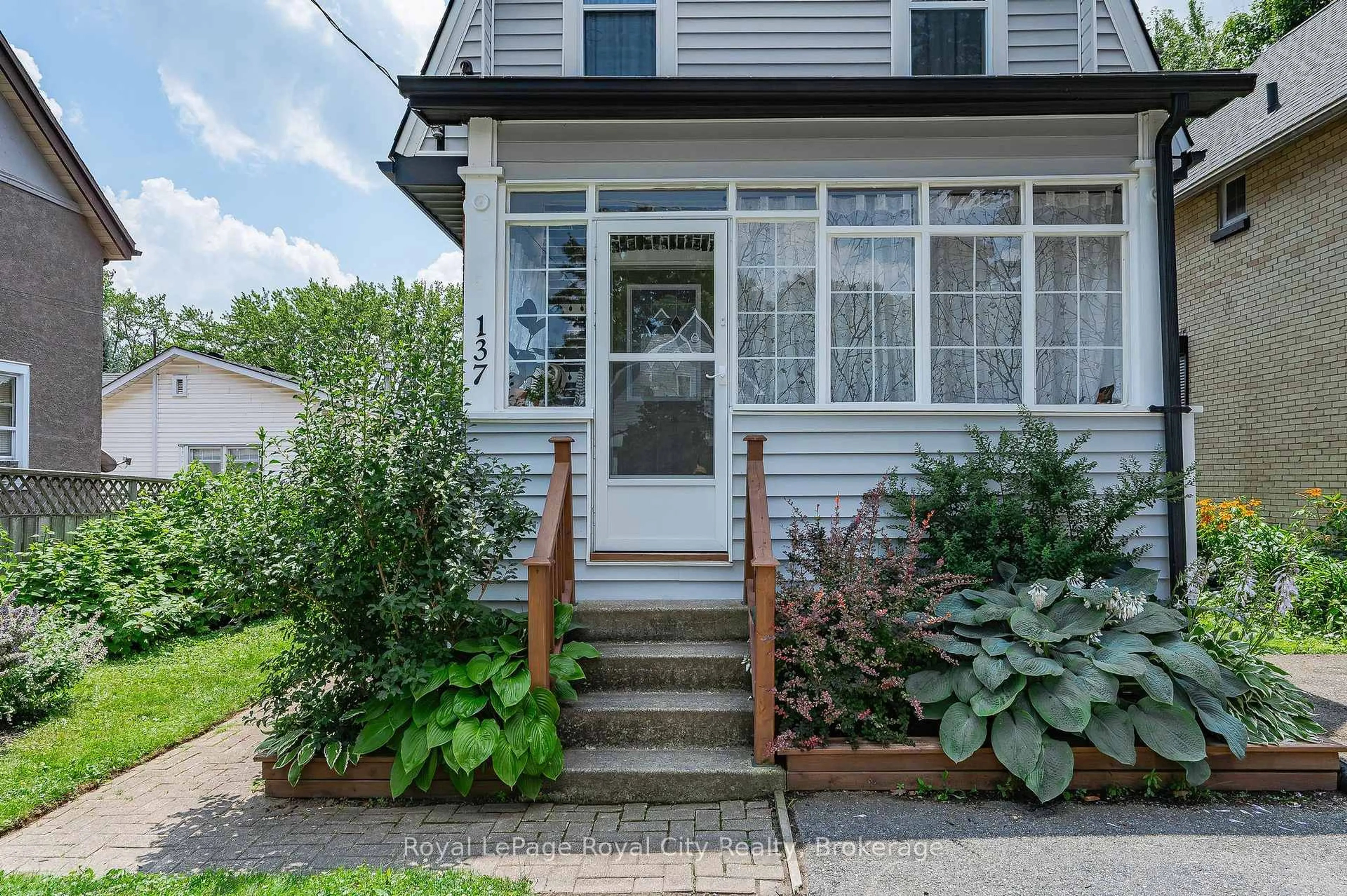 Unknown for 137 Perth St, Stratford Ontario N5A 3Y1