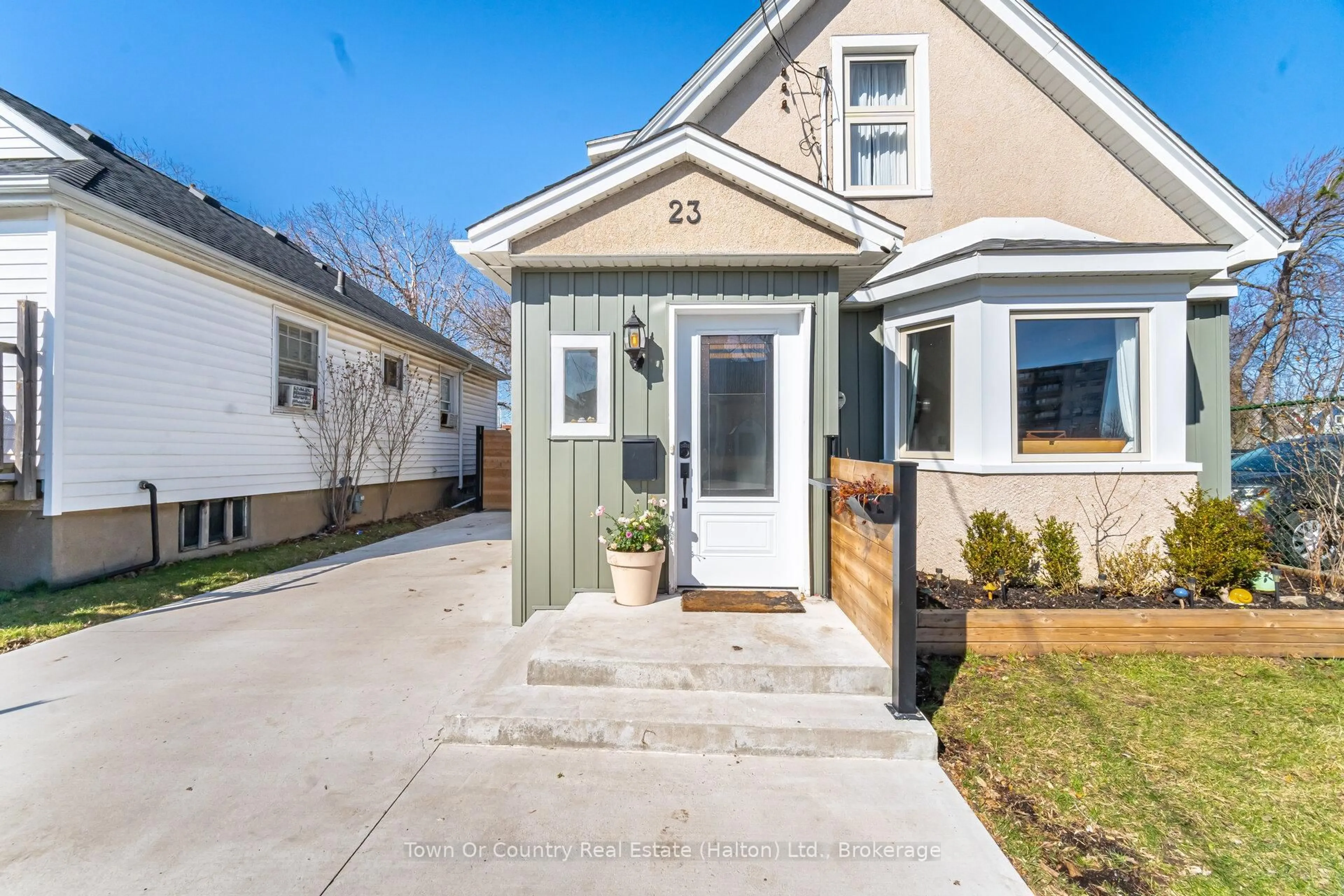 Unknown for 23 Prince St, St. Catharines Ontario L2R 3X6