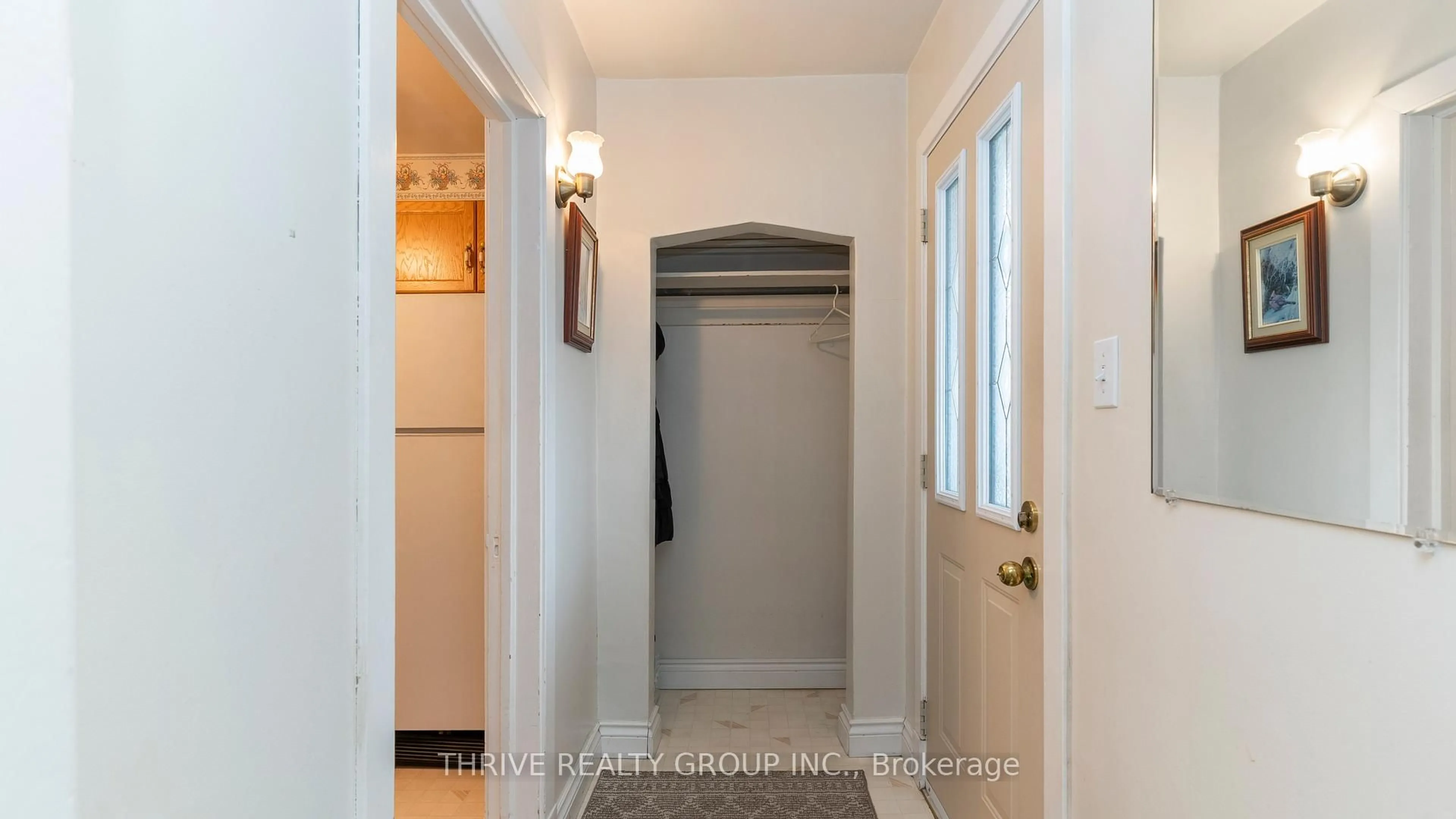 Indoor entryway for 87 Jacqueline St, London South Ontario N5Z 3P9
