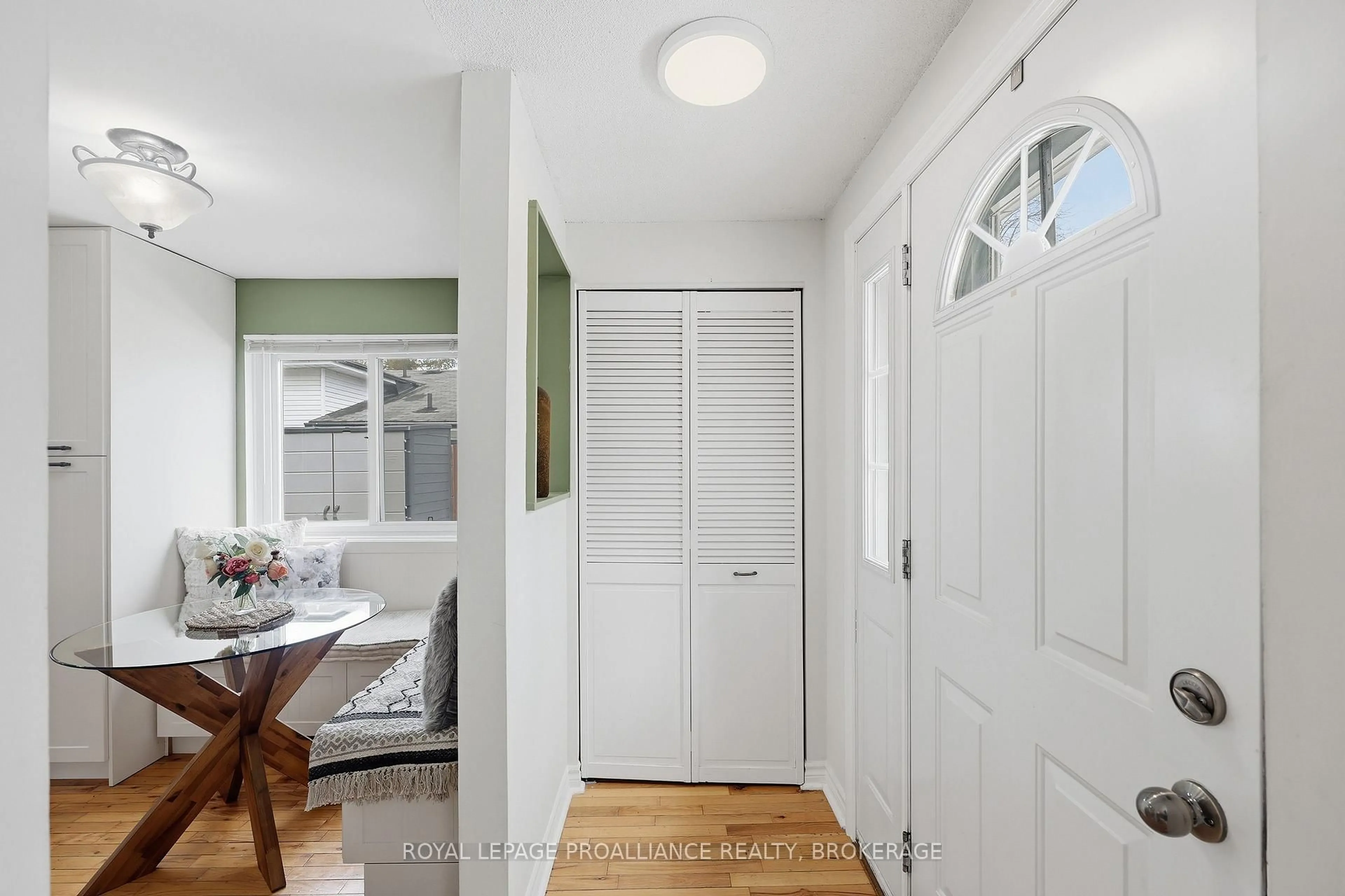 Indoor entryway for 24 Glenarden Pl, Kingston Ontario K7M 7A9