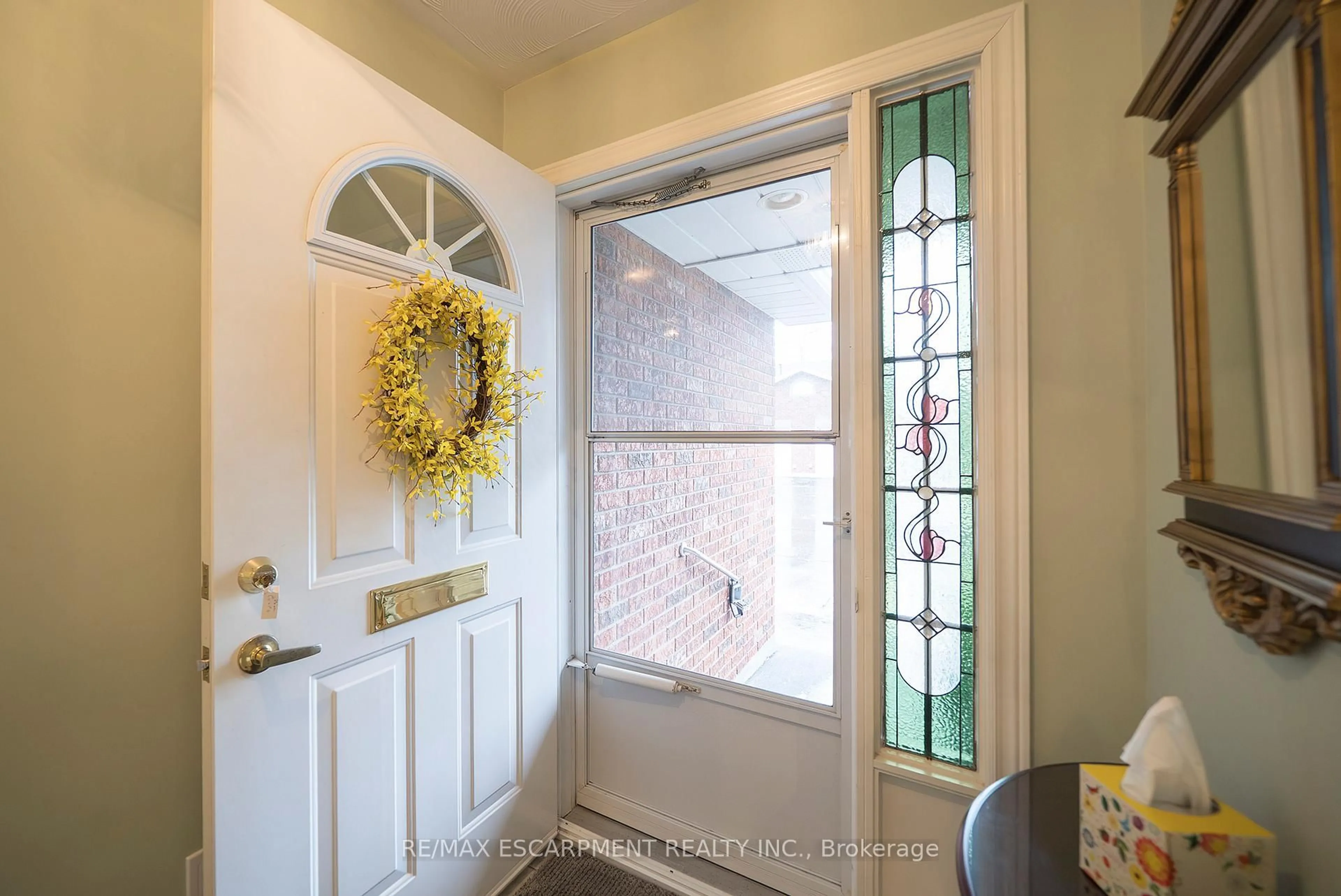 Indoor entryway for 146 North Park St #9, Brantford Ontario N3R 4K5