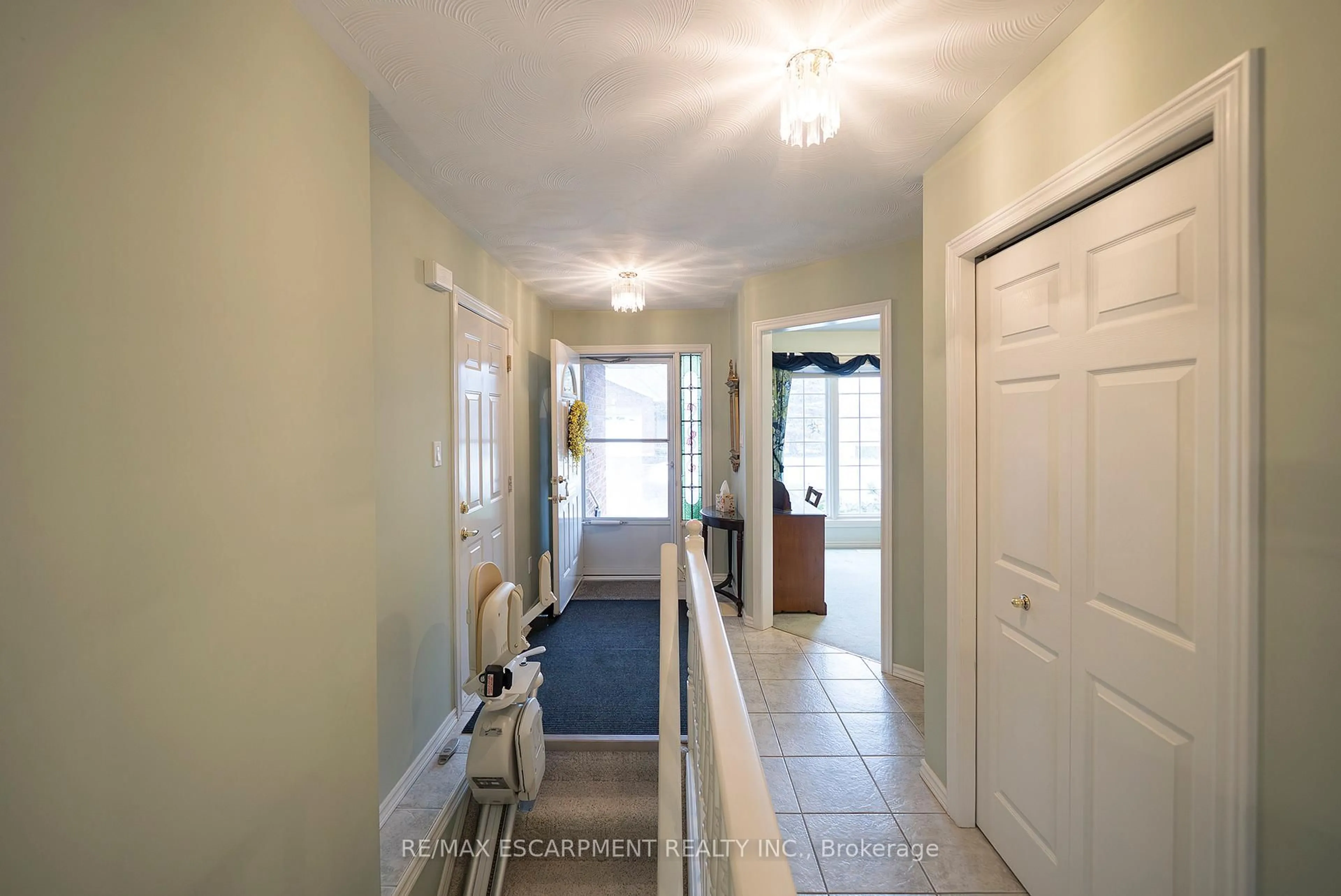 Indoor entryway for 146 North Park St #9, Brantford Ontario N3R 4K5