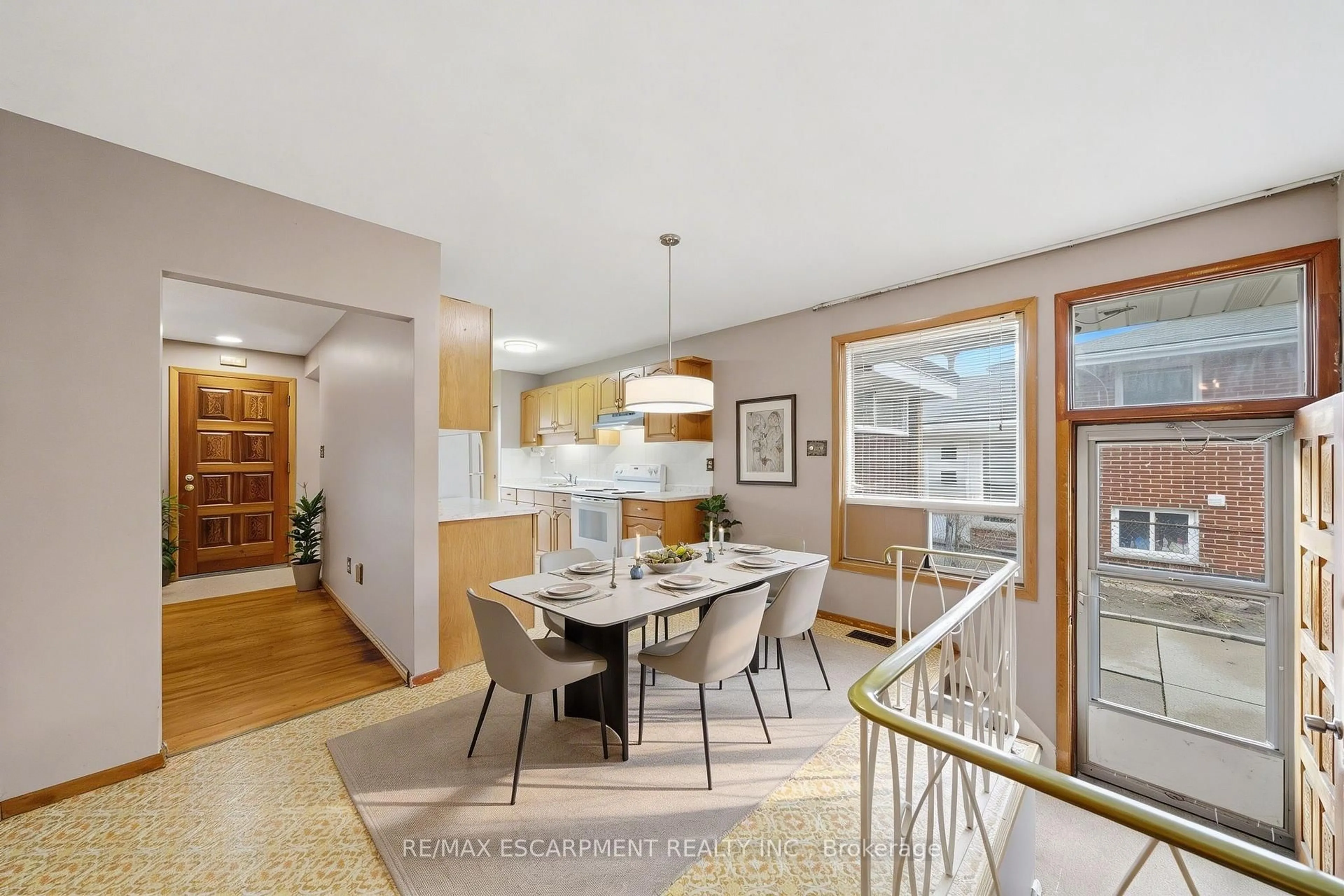 Dining room, unknown for 136 Cromwell Cres, Hamilton Ontario L8G 2G2