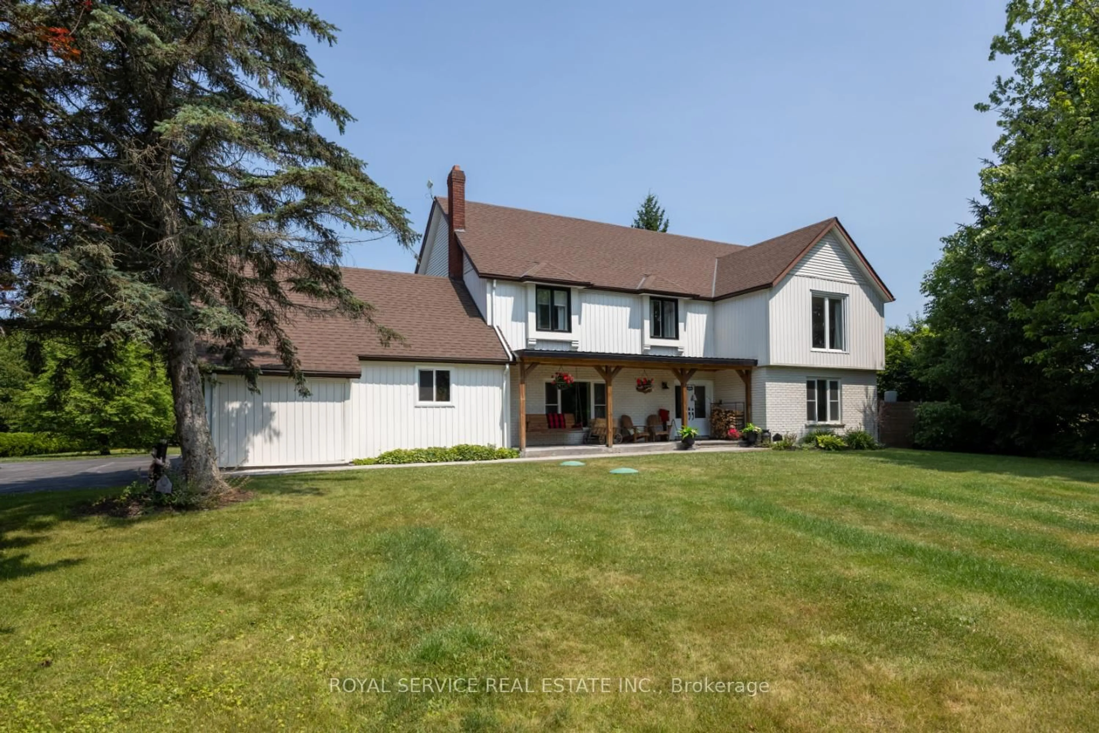 A pic from outside/outdoor area/front of a property/back of a property/a pic from drone, street for 7166 Dale Rd, Hamilton Township Ontario L1A 3V6