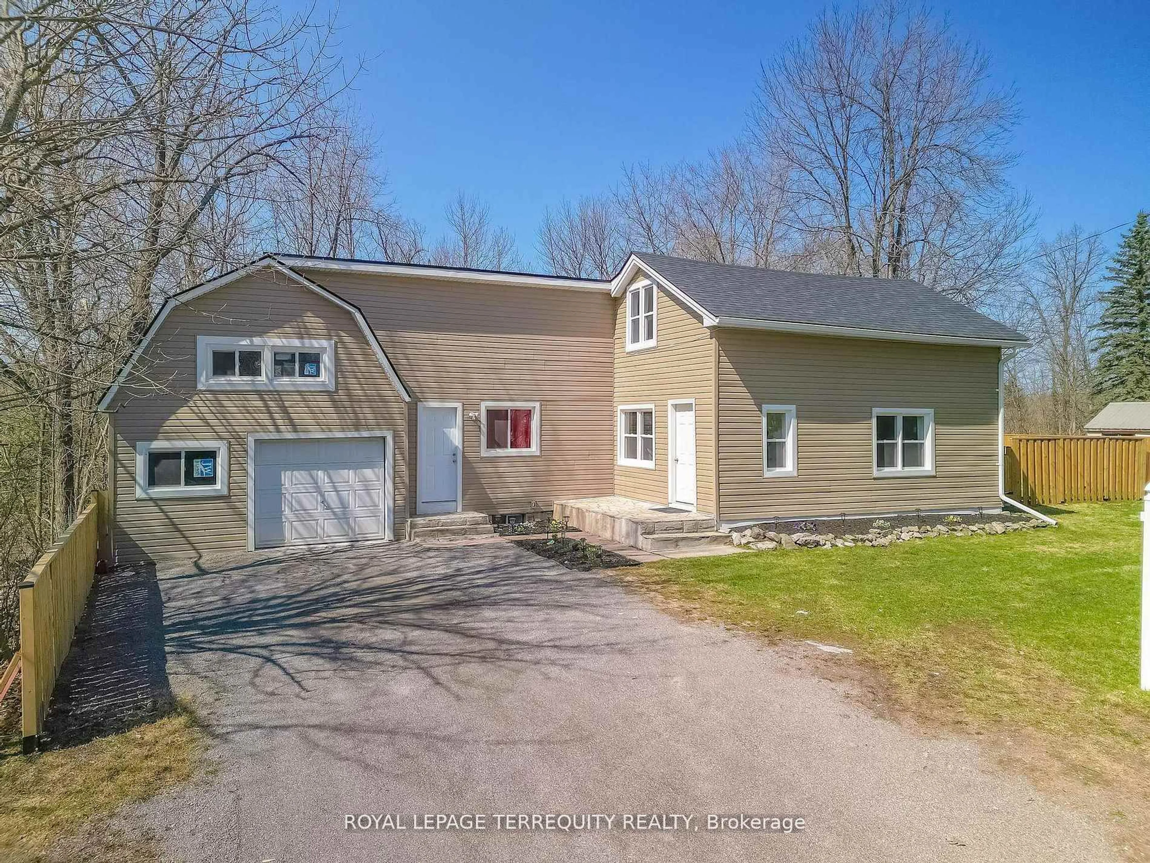 A pic from outside/outdoor area/front of a property/back of a property/a pic from drone, street for 109 Forsyth St, Limoges Ontario K0K 2M0
