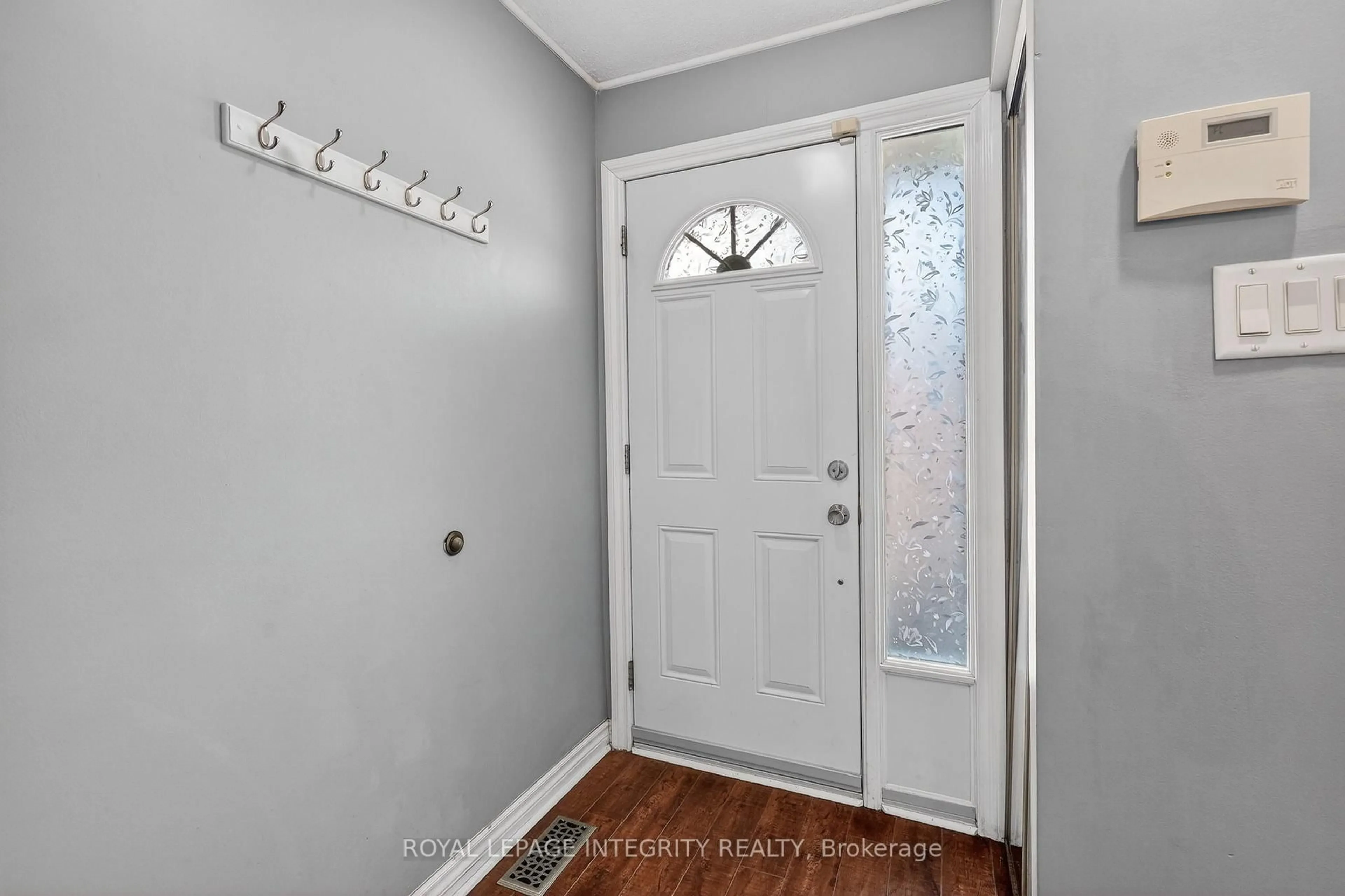 Indoor entryway for 3180 Bannon Way #85, Ottawa Ontario K1T 1T1