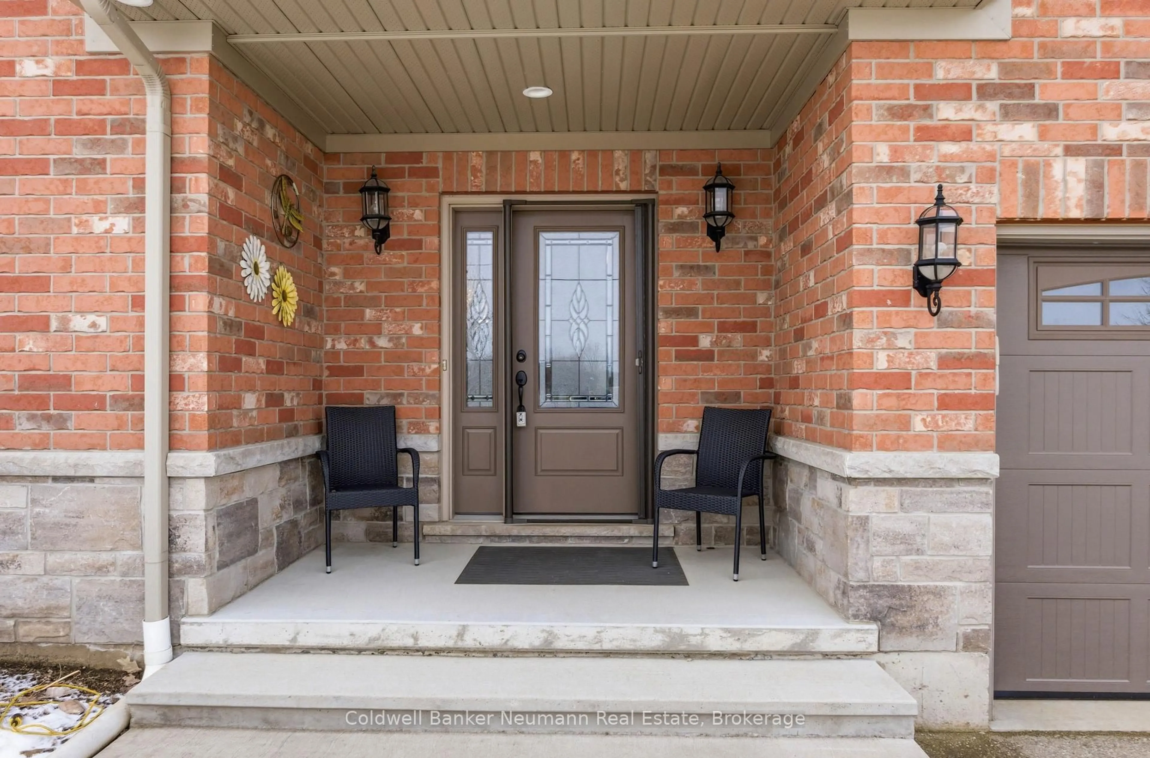 Indoor entryway for 12 Brown St, Minto Ontario N0G 1M0