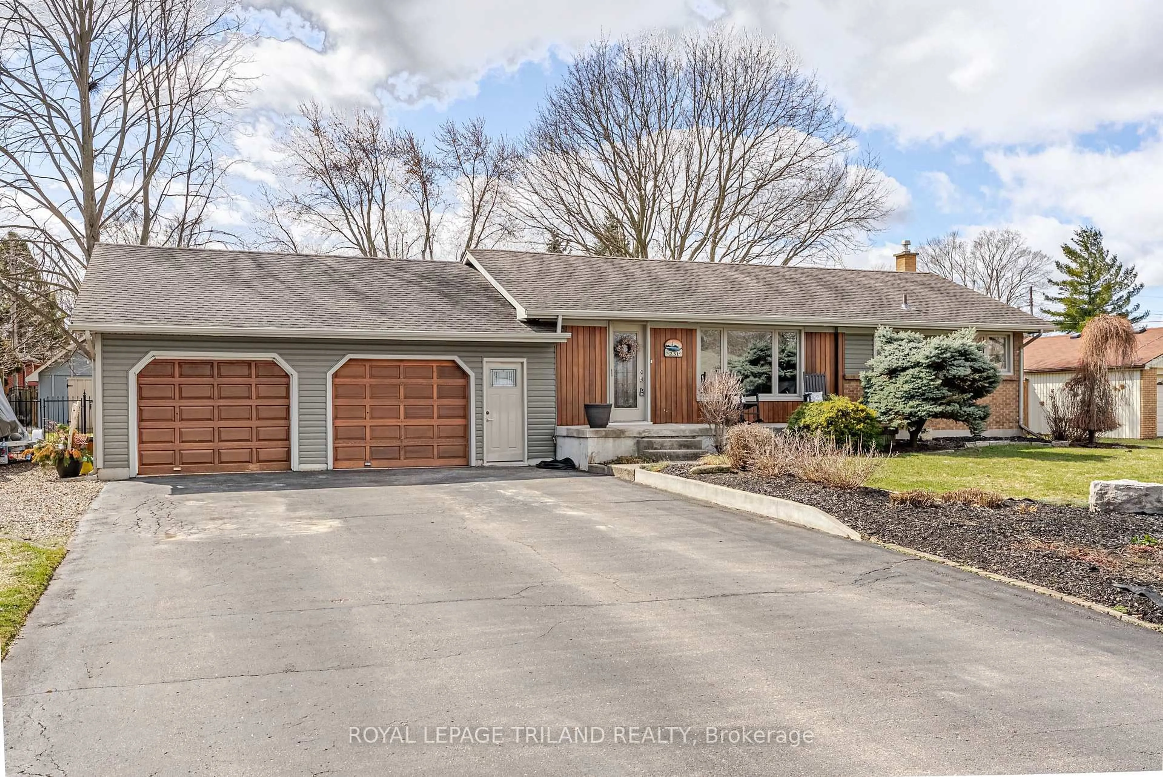 Unknown for 231 Thames Cres, Thames Centre Ontario N0L 1G0