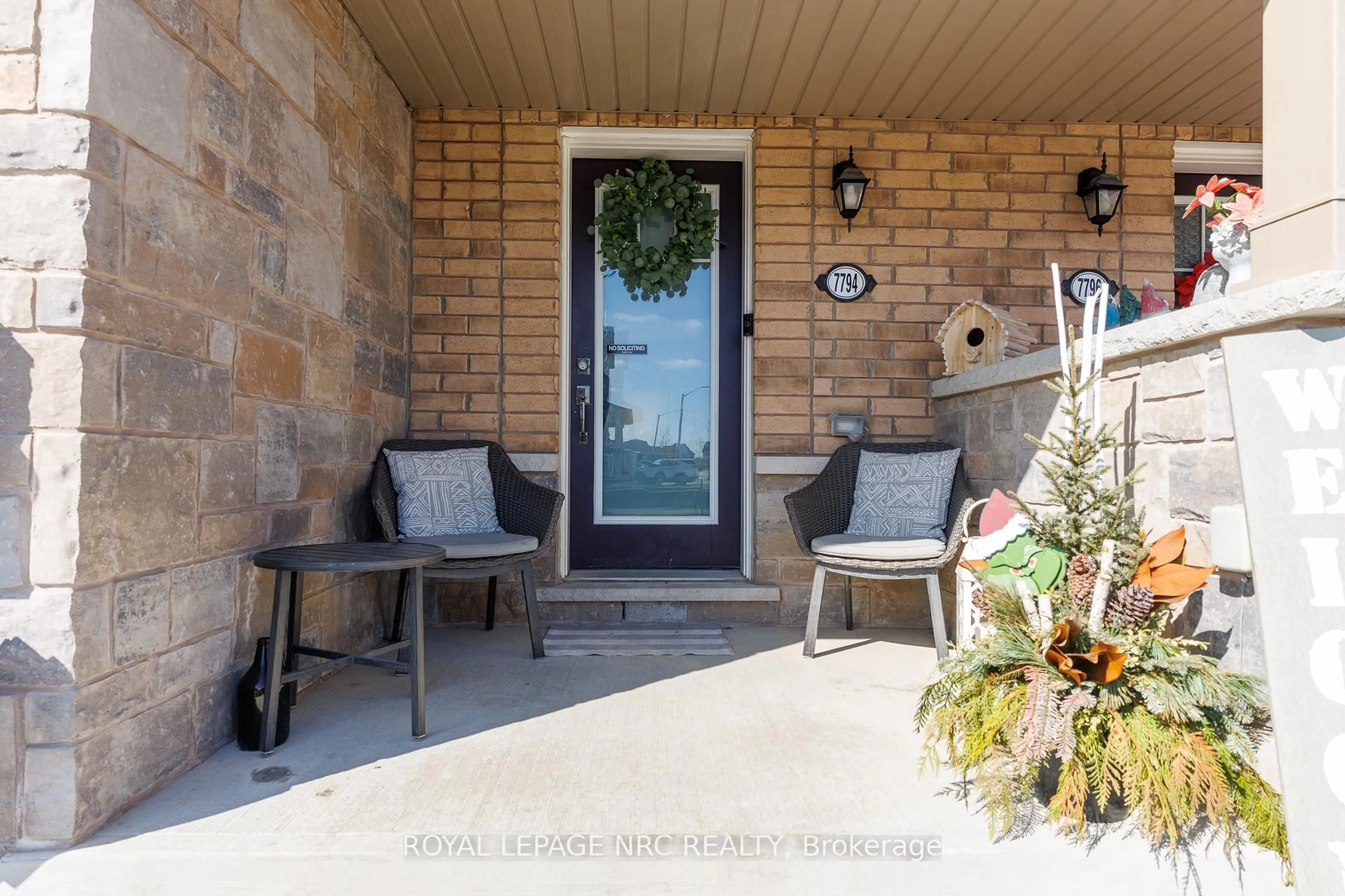 Patio, unknown for 7794 White Pine Cres, Niagara Falls Ontario L2H 3R4