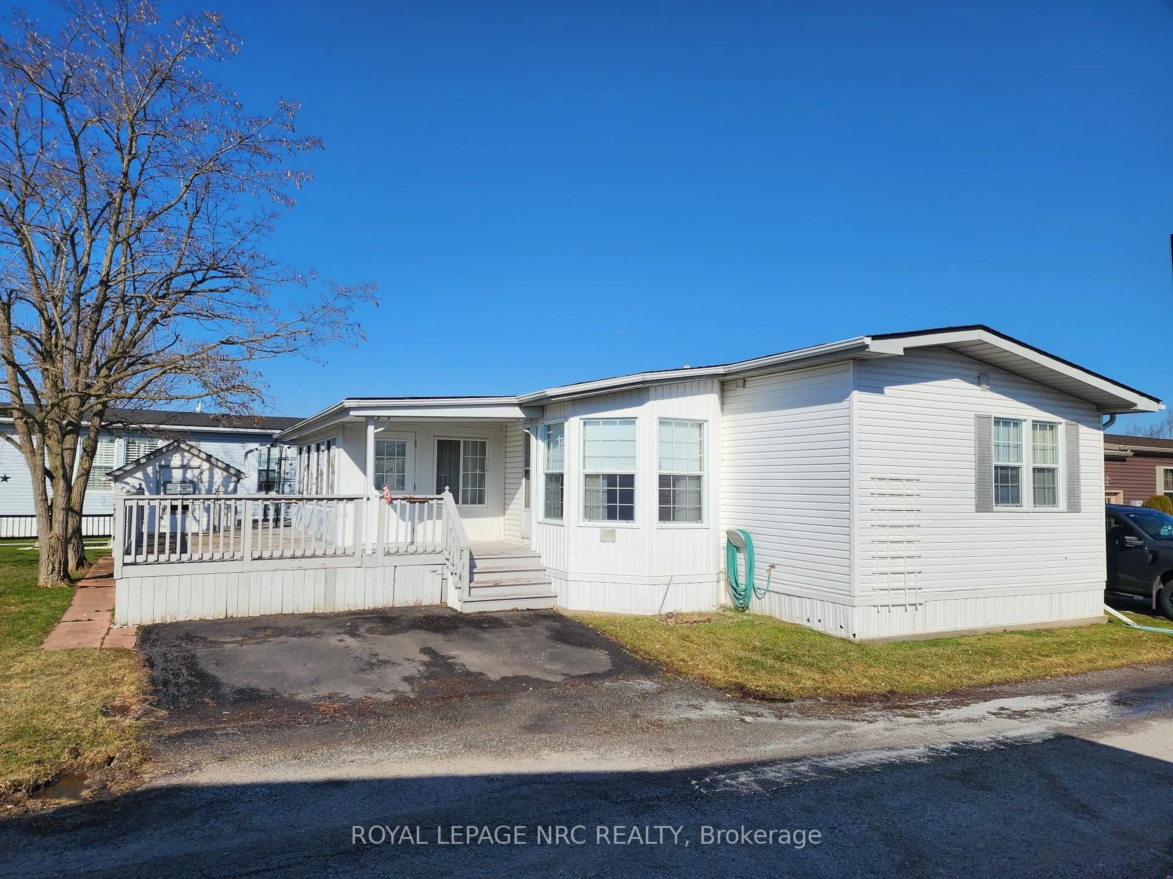 Home with vinyl exterior material, unknown for 3033 Townline Rd #233, Fort Erie Ontario L0S 1S1