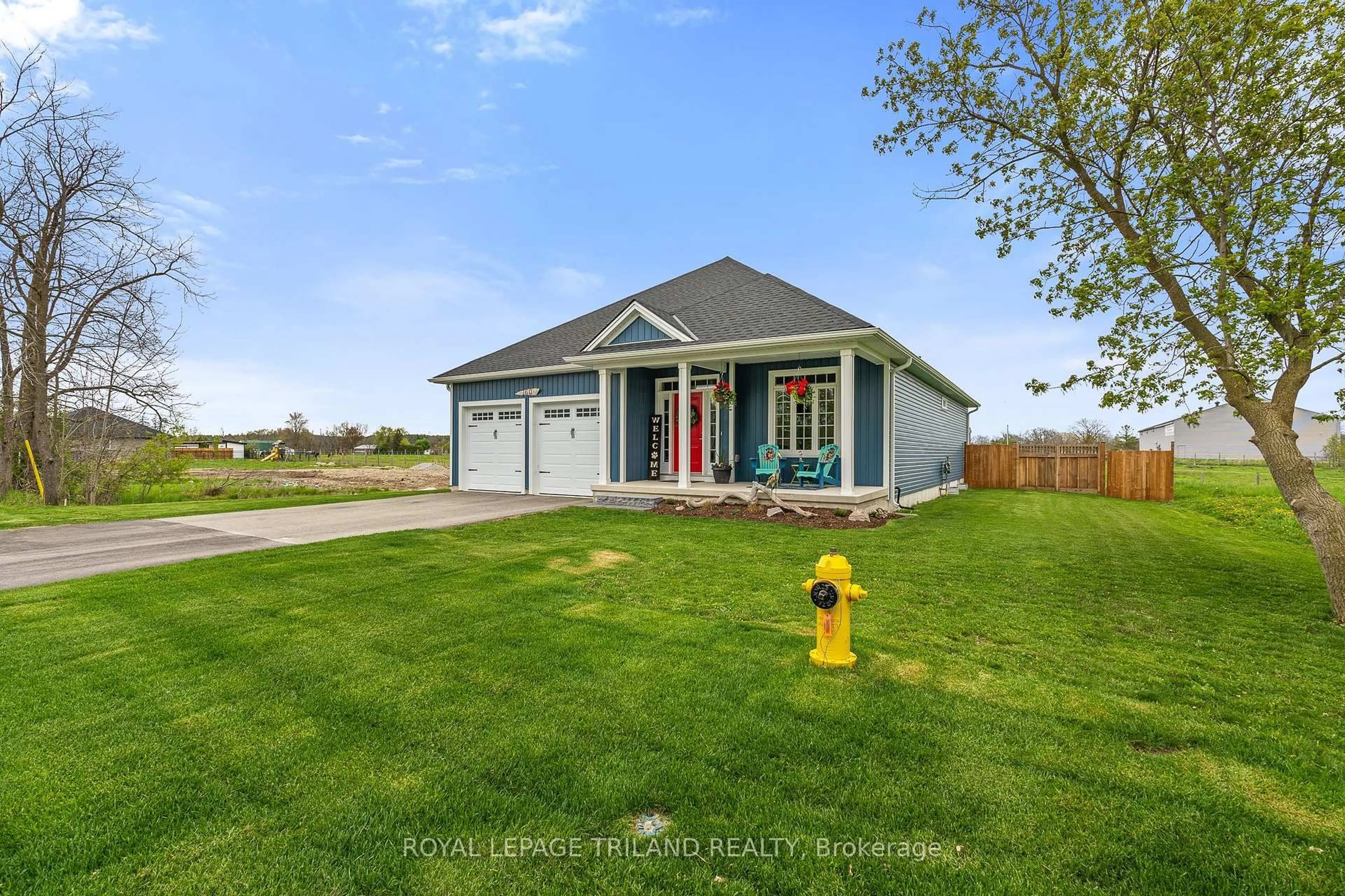 Home with vinyl exterior material, street for 160 Elizabeth St, Lambton Shores Ontario N0M 2N0