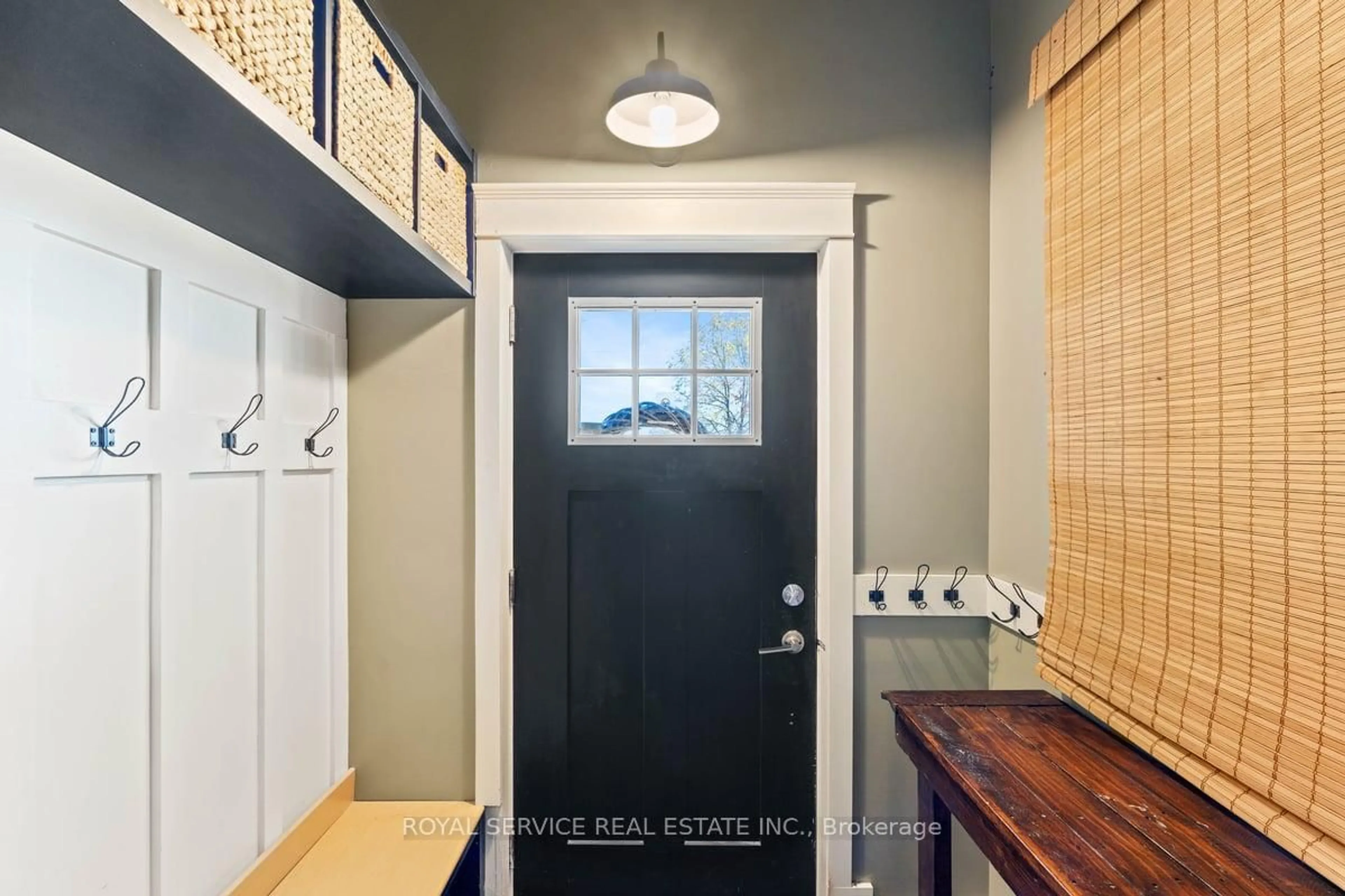 Indoor entryway for 247 Cooke Rd, Stirling Ontario K0K 3E0