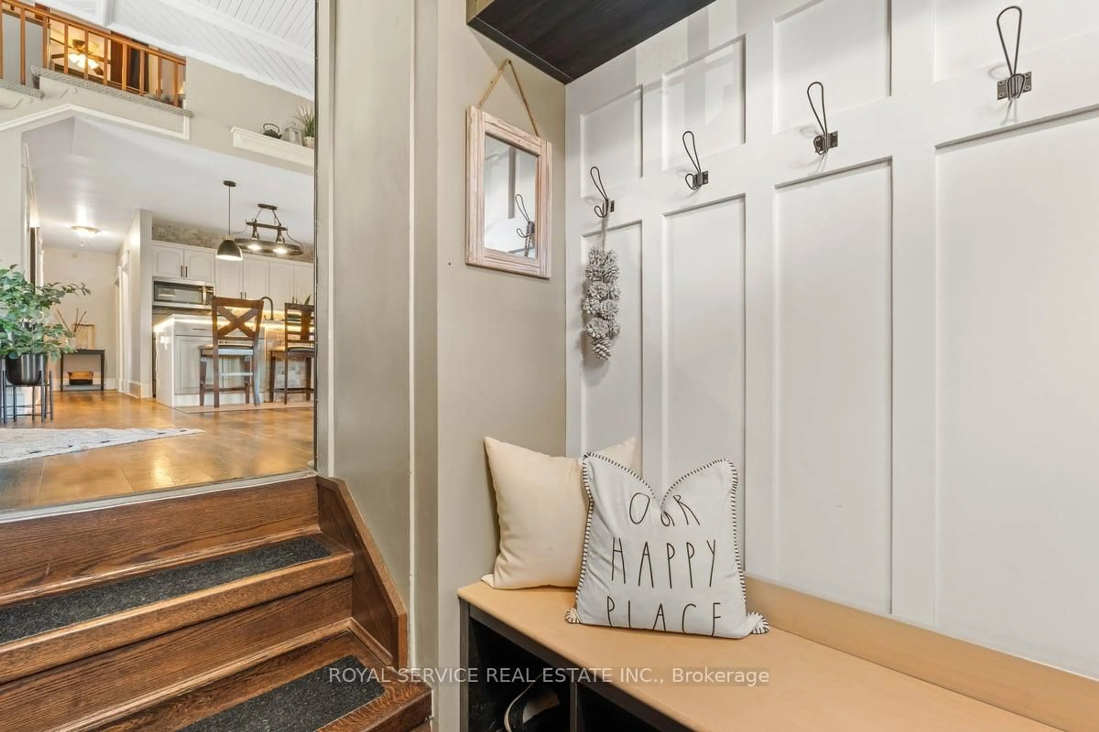 Indoor entryway for 247 Cooke Rd, Stirling Ontario K0K 3E0