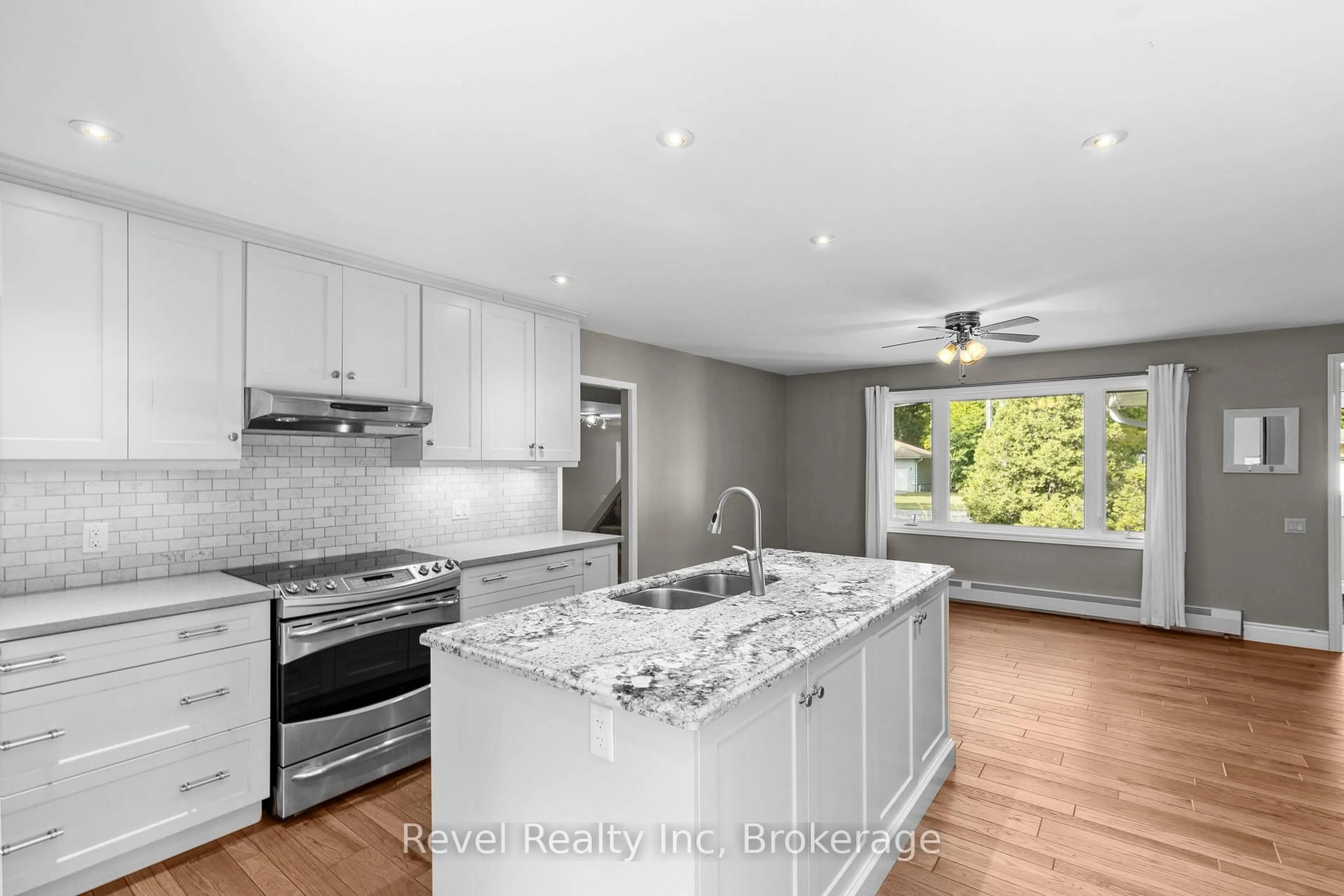 Open concept kitchen, ceramic/tile floor for 19 Sandy Plains Rd, Seguin Ontario P2A 2W8