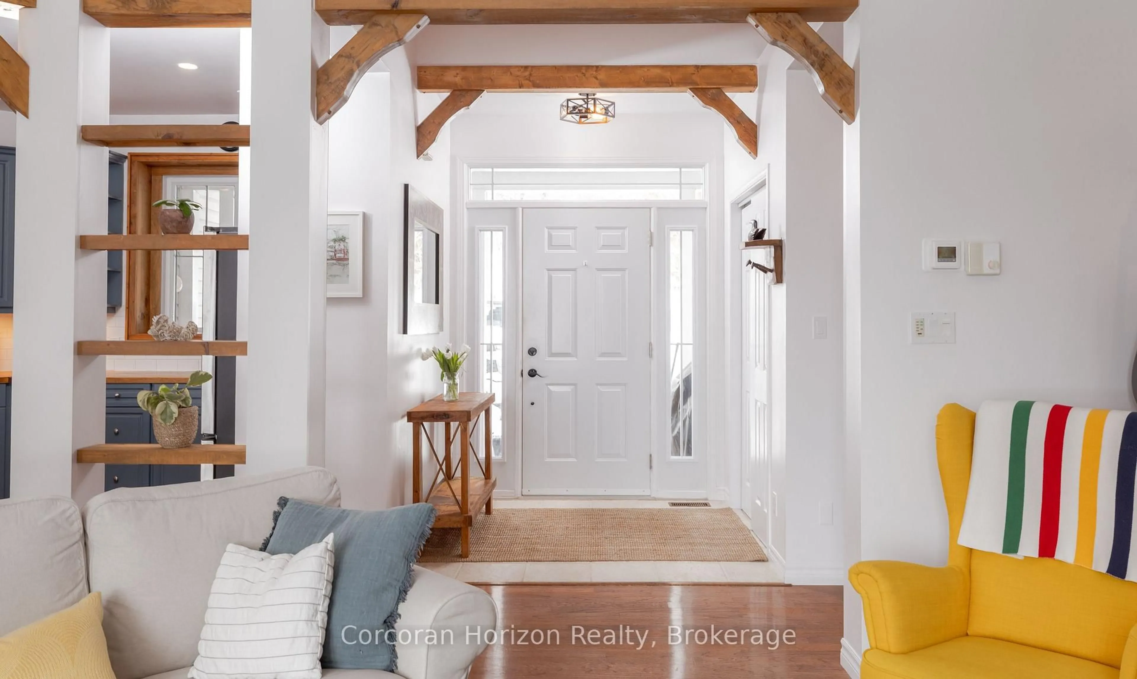 Indoor entryway for 15 LYNDSEY Lane, McKellar Ontario P2A 0B5