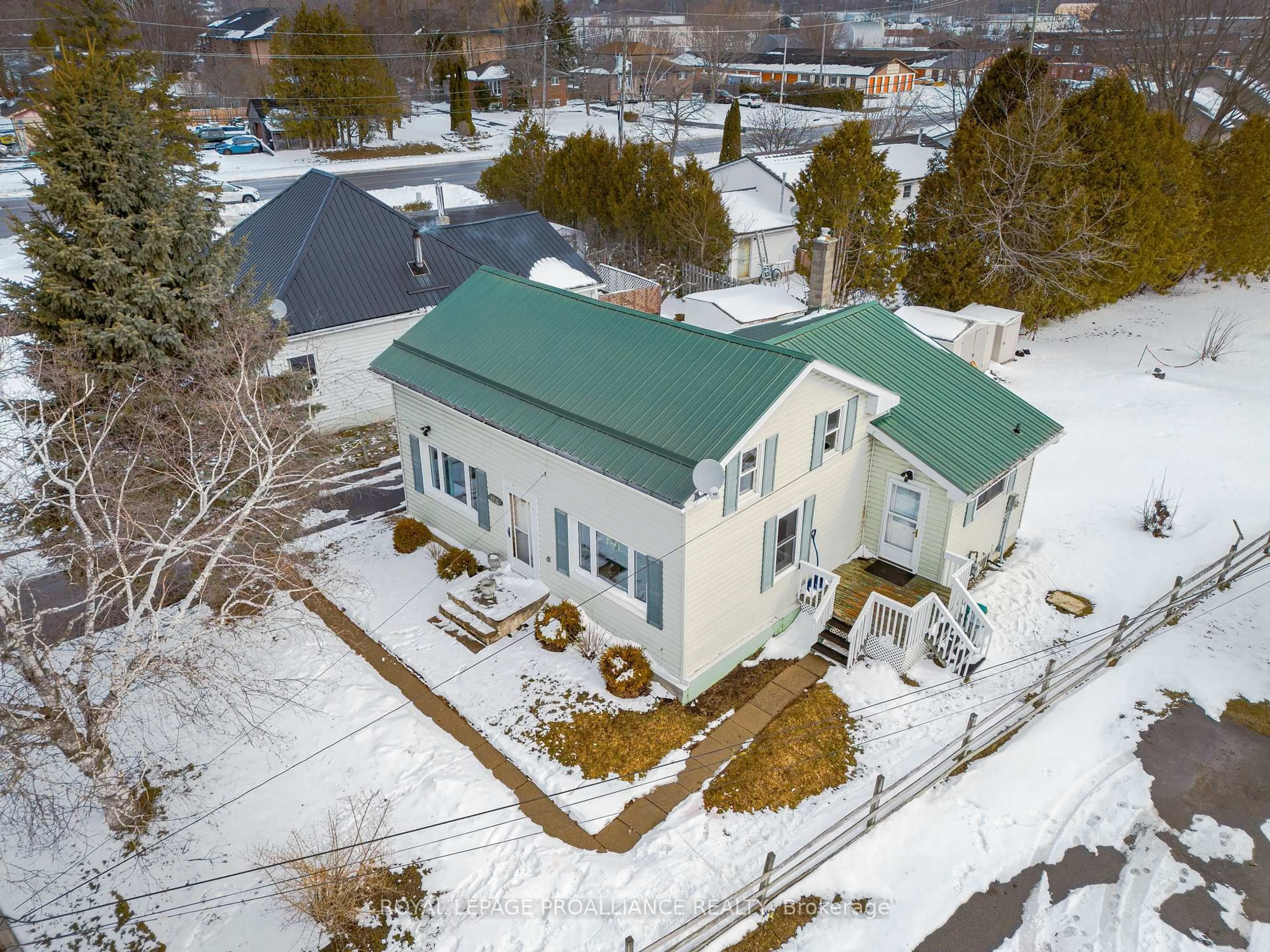 A pic from outside/outdoor area/front of a property/back of a property/a pic from drone, building for 149 Prince Edward St, Brighton Ontario K0K 1H0