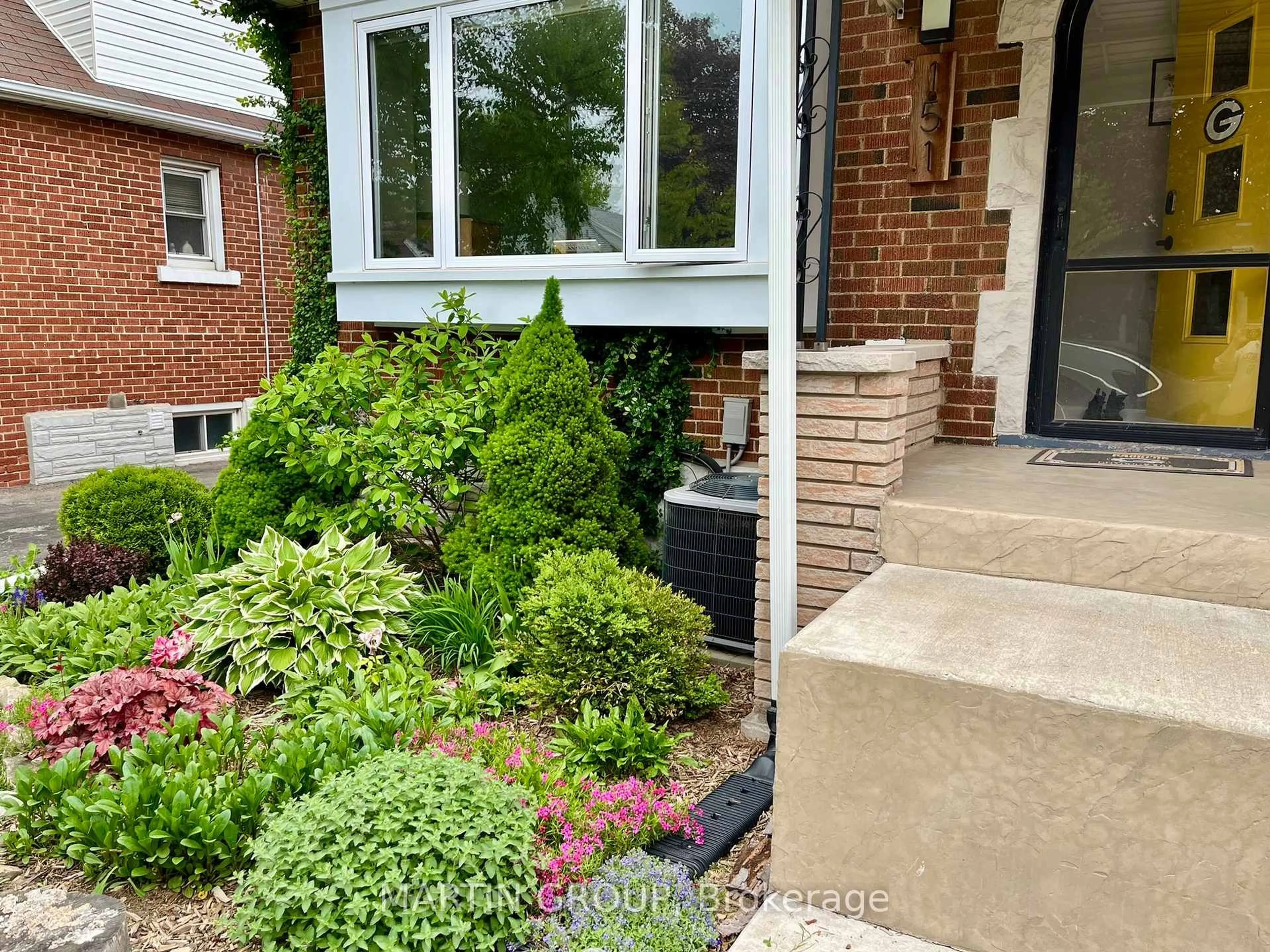 Indoor entryway for 151 Rodgers Rd, Hamilton Ontario L8K 3C1