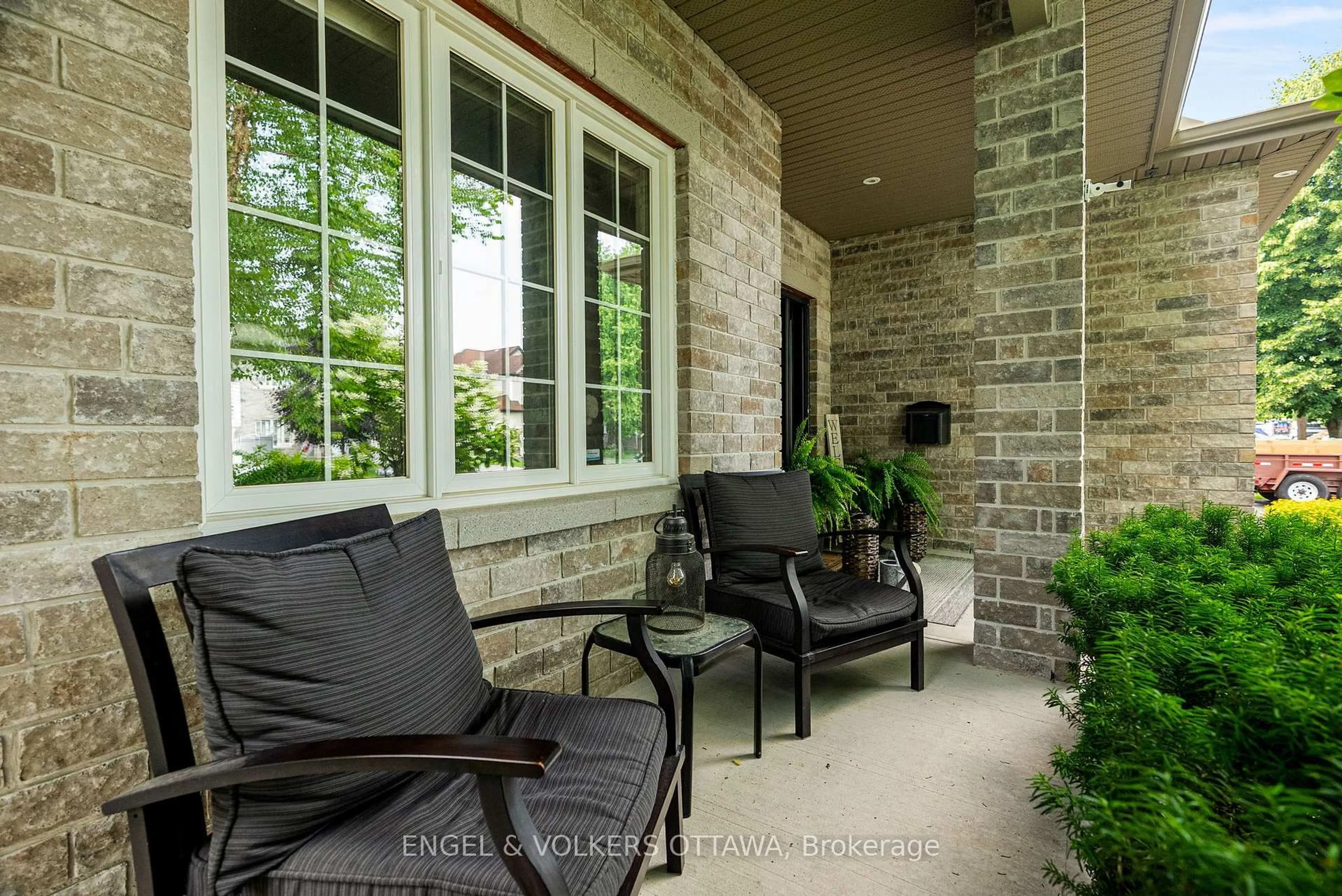 Patio, street for 407 Landswood Way, Ottawa Ontario K2S 0A3