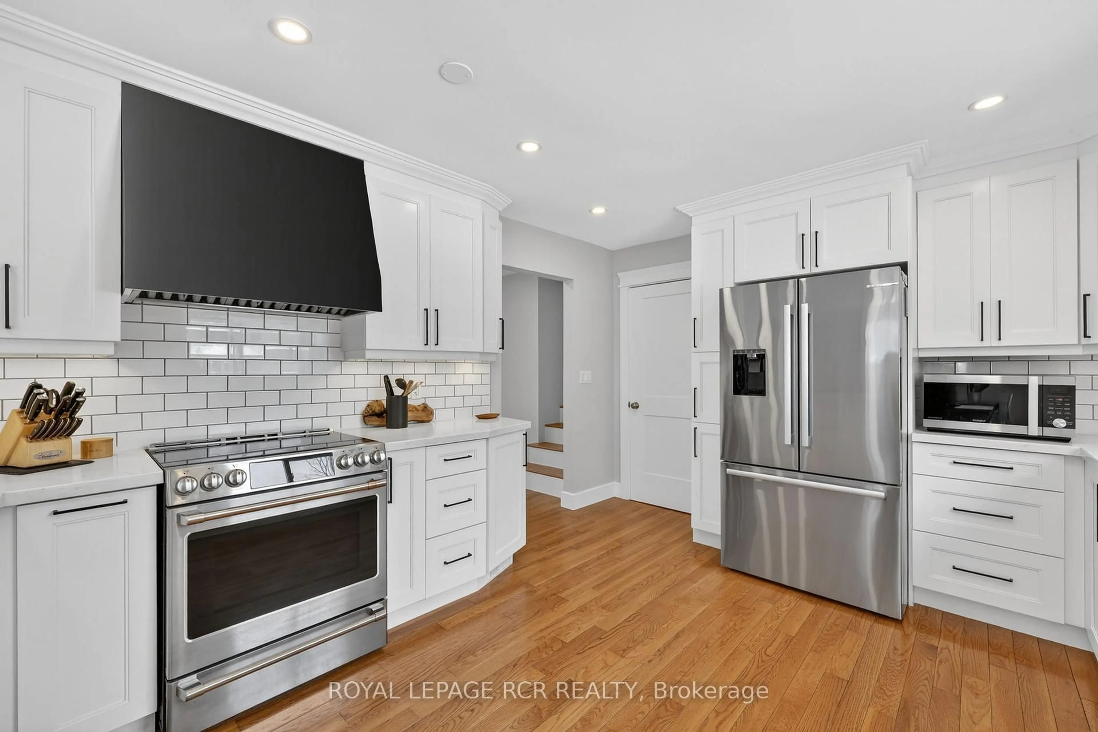 Contemporary kitchen, ceramic/tile floor for 18 Westvale Dr, Bracebridge Ontario P1L 1B5