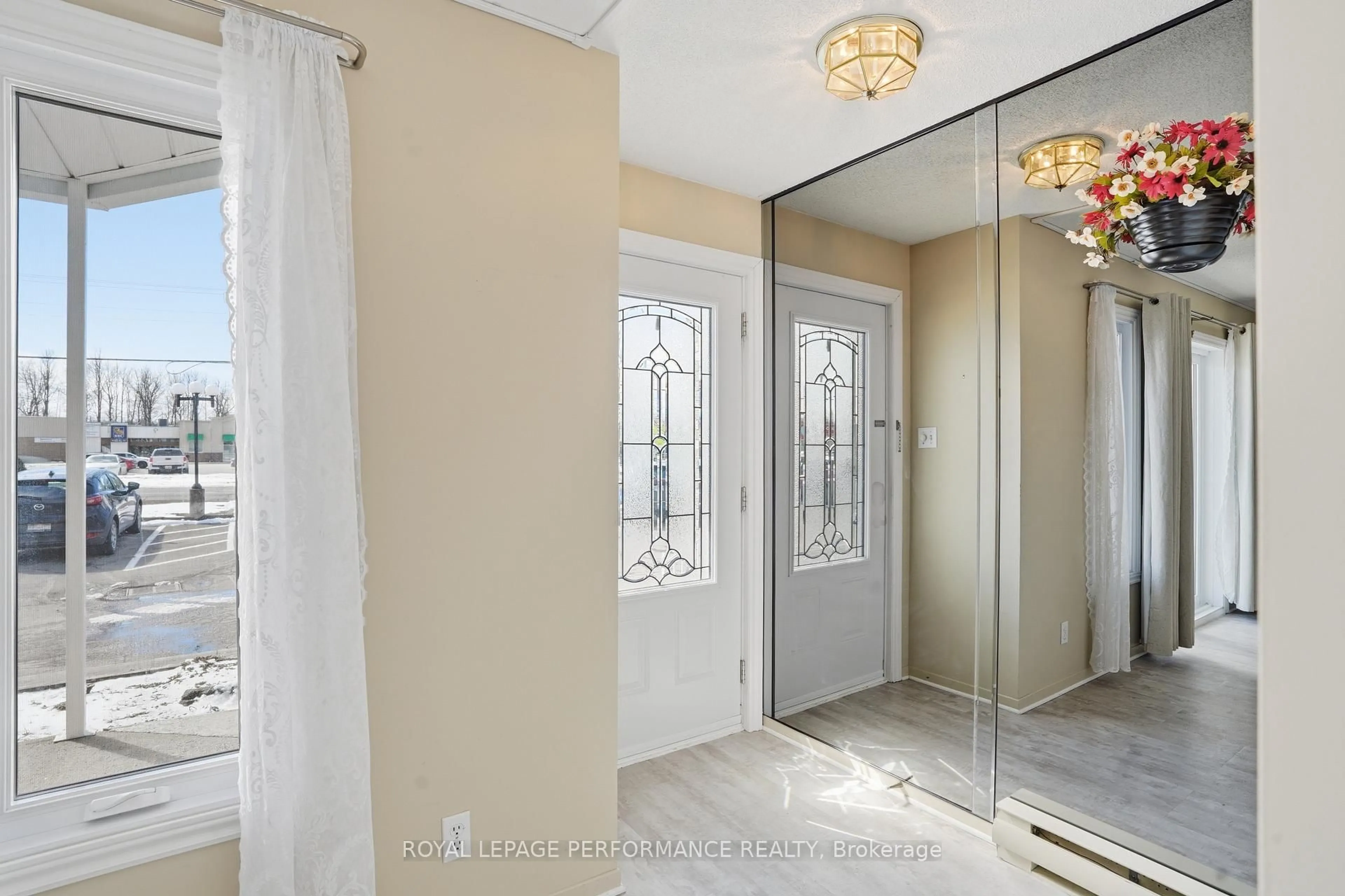 Indoor entryway for 367 Spence Ave #5, Hawkesbury Ontario K6A 3M6