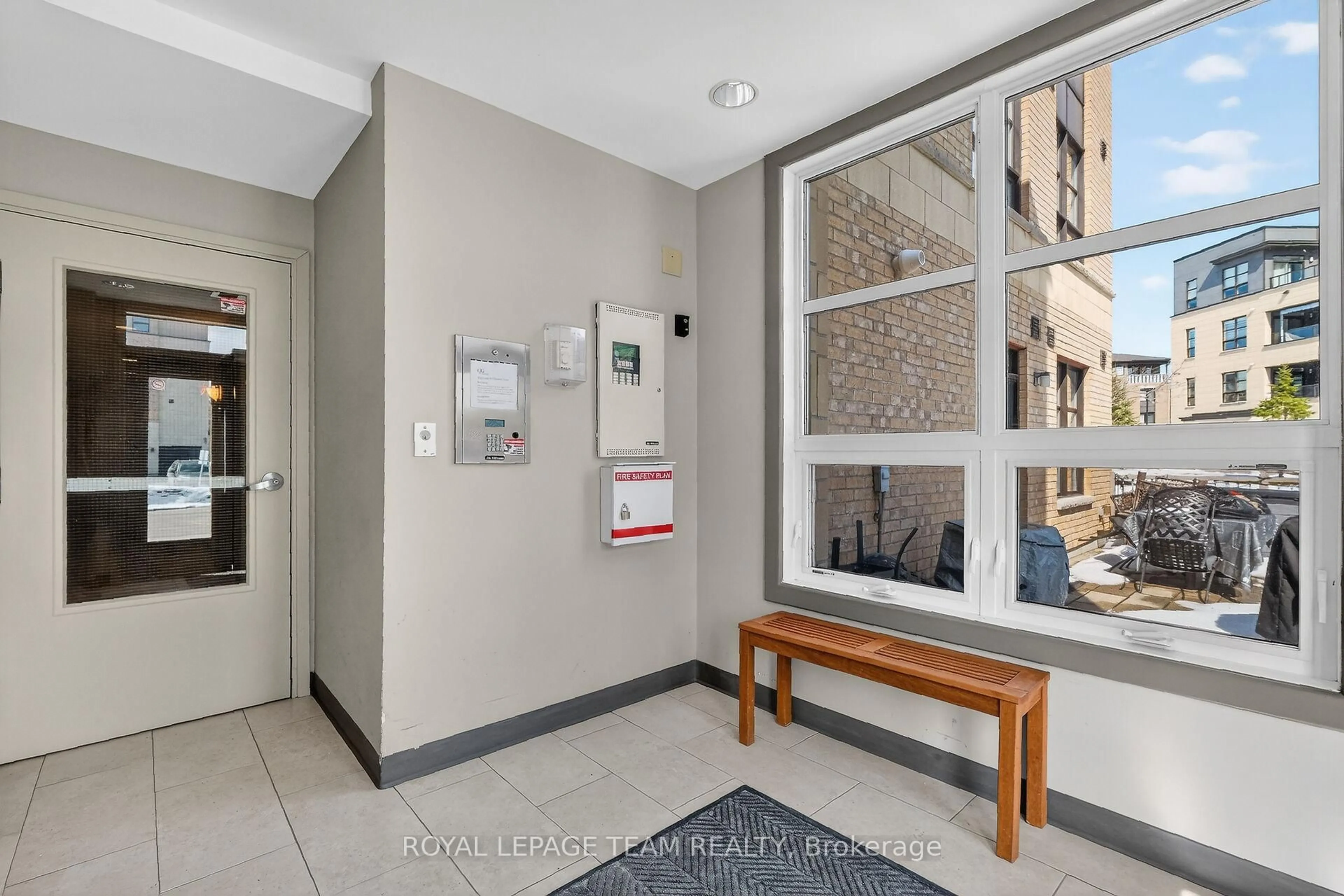 Indoor foyer for 100 Montblanc Private #302, Ottawa Ontario K1C 0B2