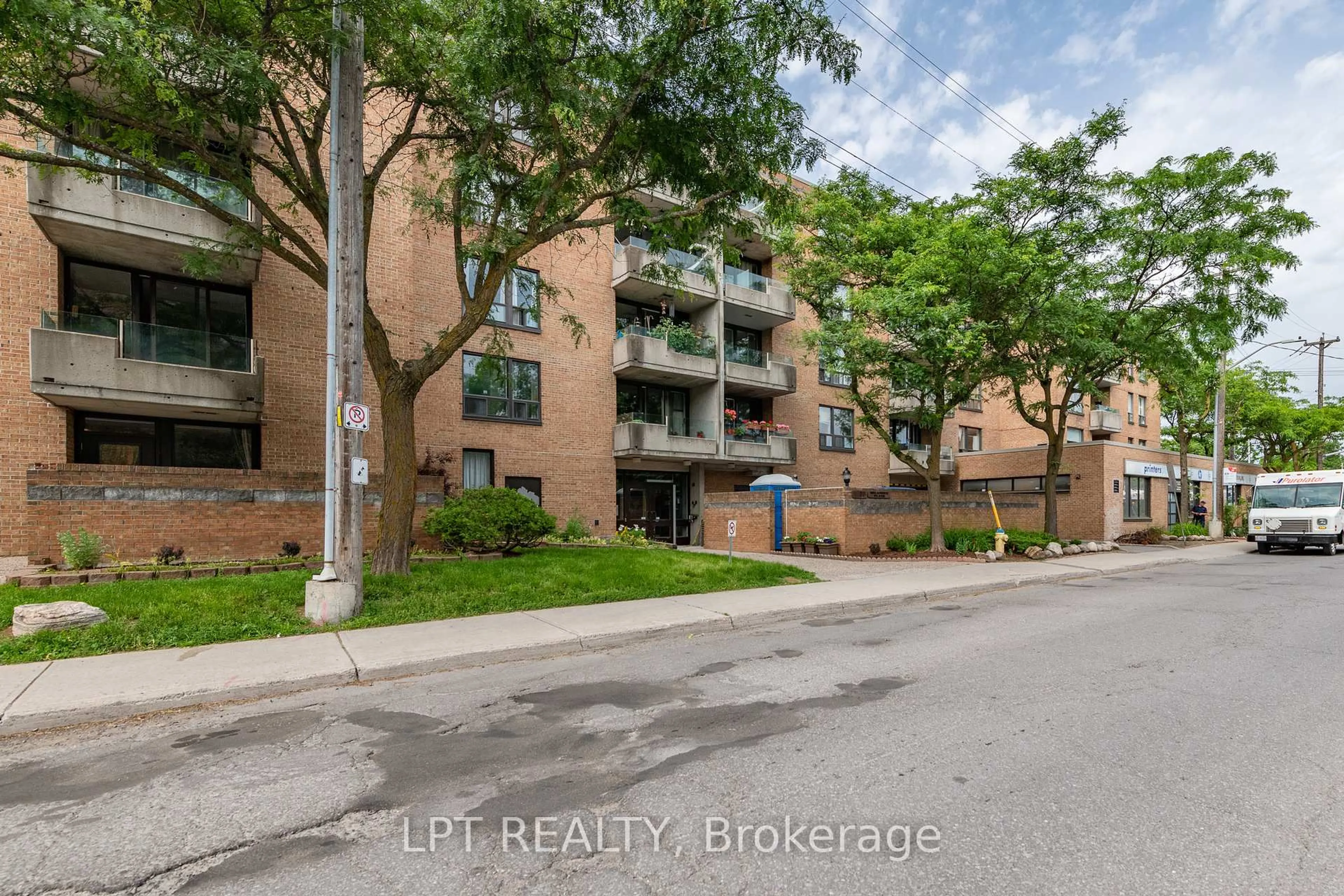 Unknown for 1177 Belanger Ave ##206, Ottawa Ontario K1H 8N7