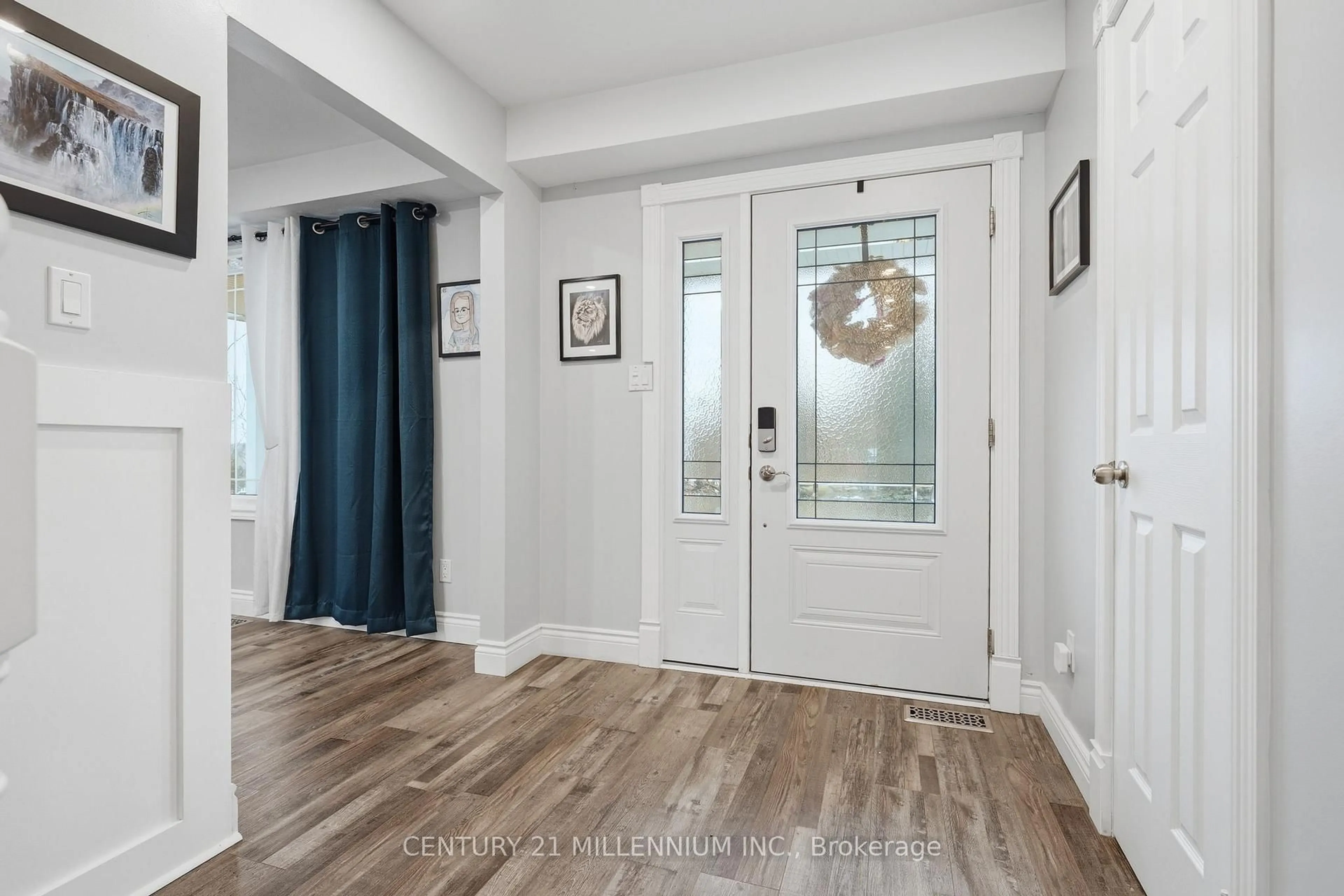 Indoor entryway for 44 St John St, Amaranth Ontario L0N 1G0