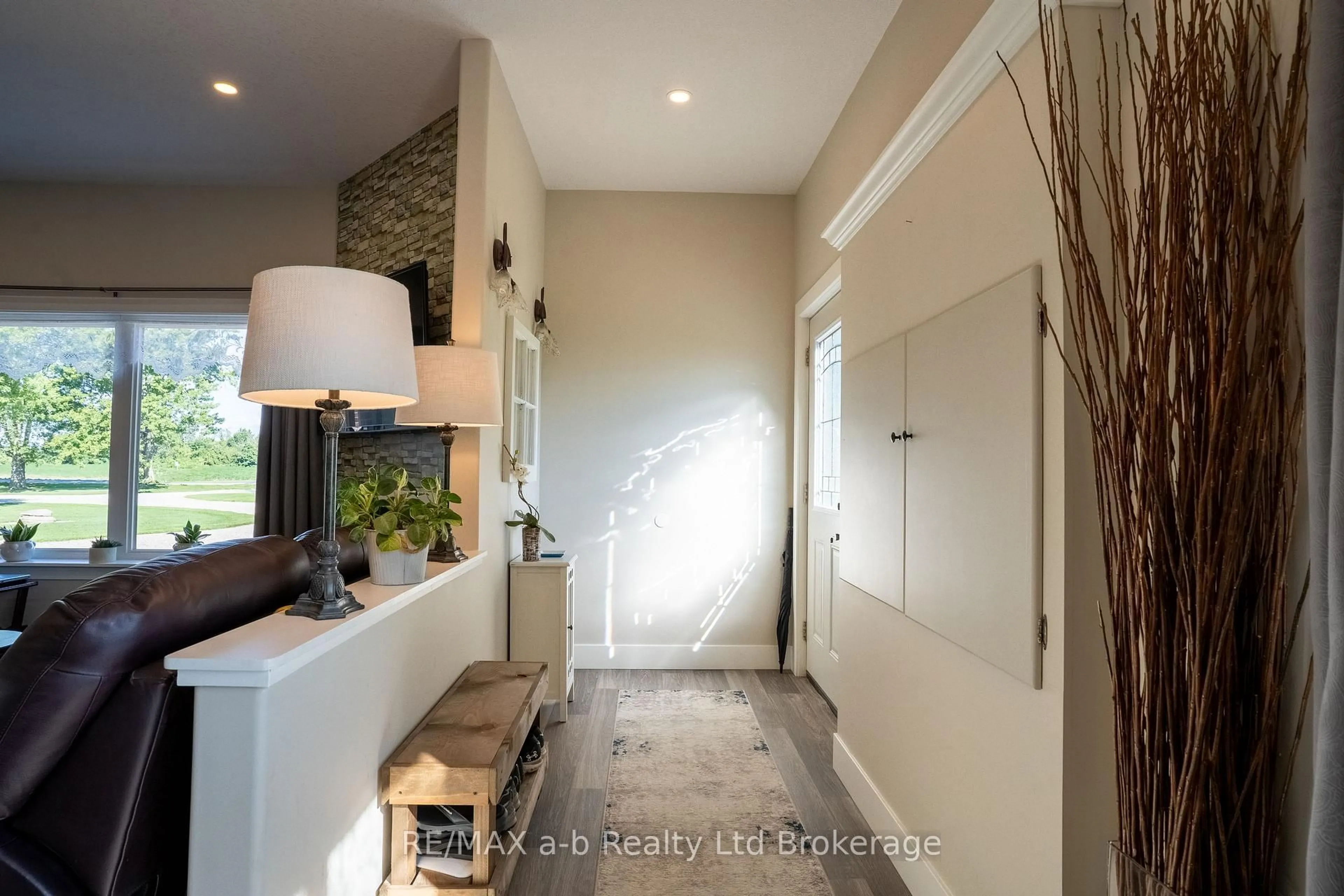 Indoor entryway for 324500 Mount Elgin Rd, South-West Oxford Ontario N0J 1N0