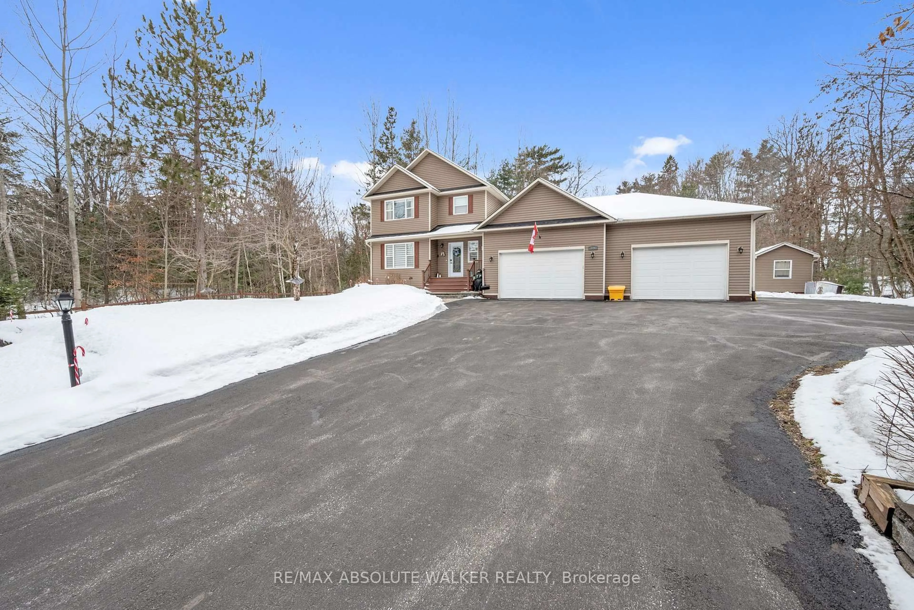 A pic from outside/outdoor area/front of a property/back of a property/a pic from drone, street for 184 Charmont Way, Ottawa Ontario K0A 3M0