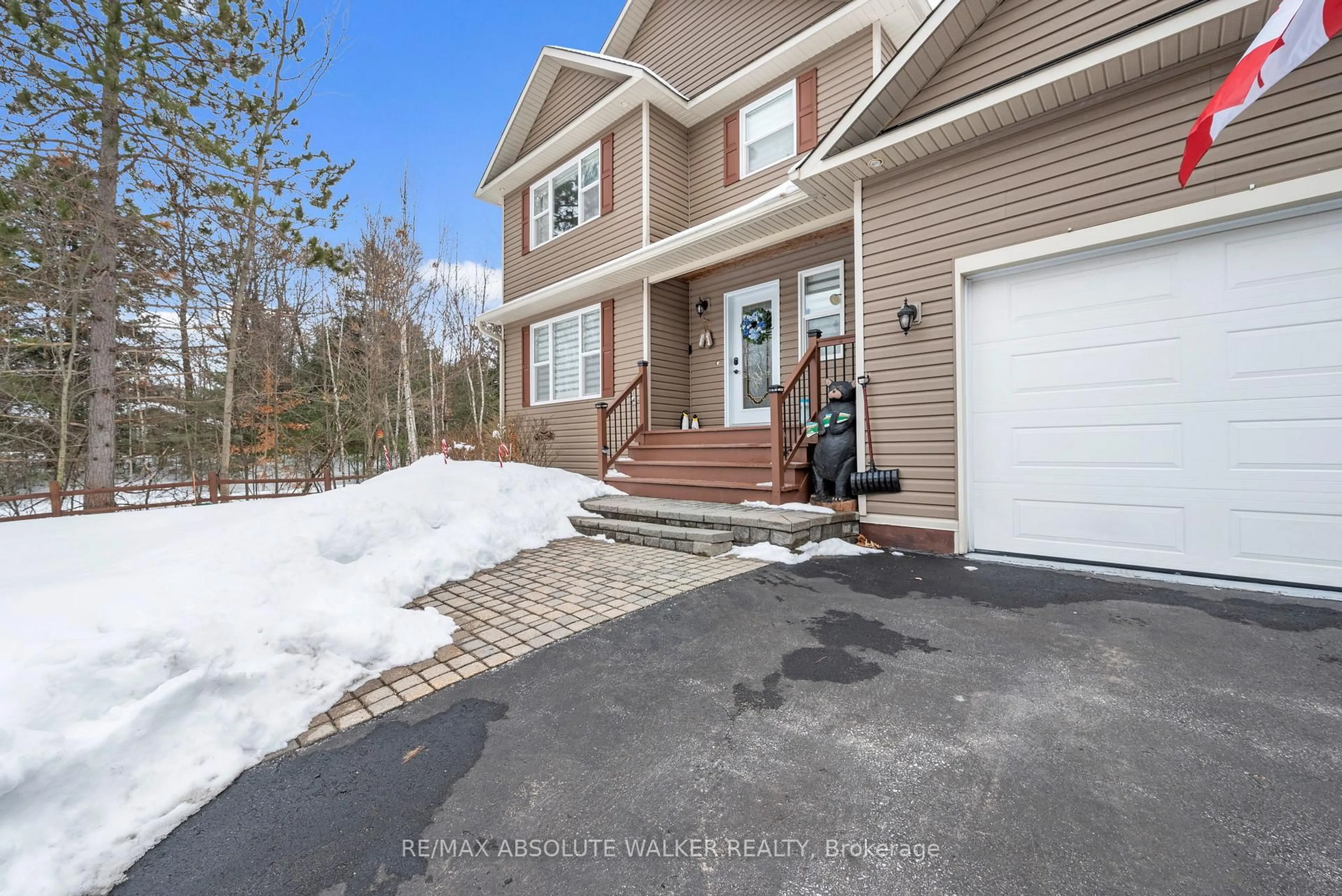 A pic from outside/outdoor area/front of a property/back of a property/a pic from drone, street for 184 Charmont Way, Ottawa Ontario K0A 3M0