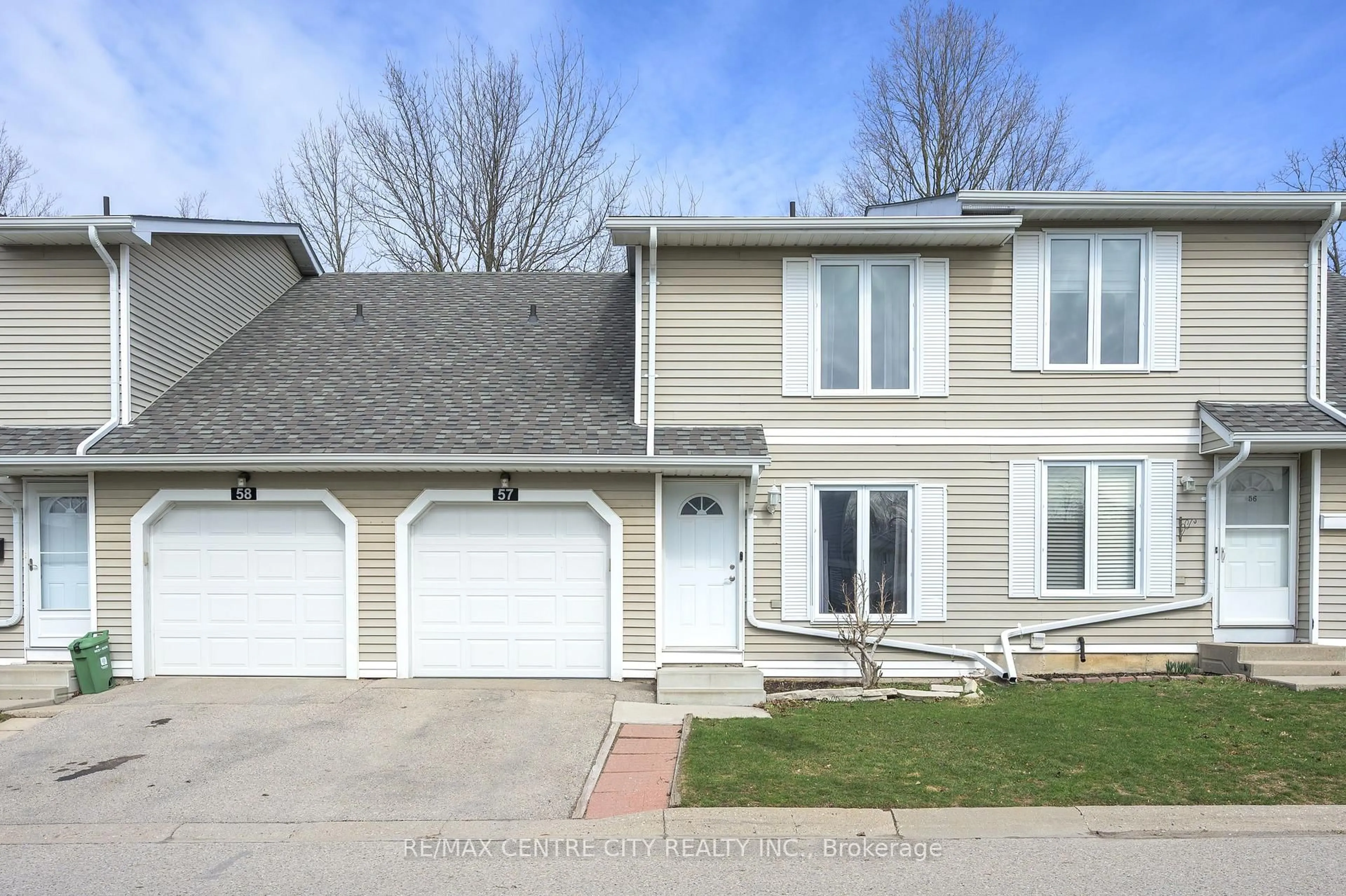 Home with vinyl exterior material, street for 120 CENTRE St #57, London South Ontario N6J 4X4