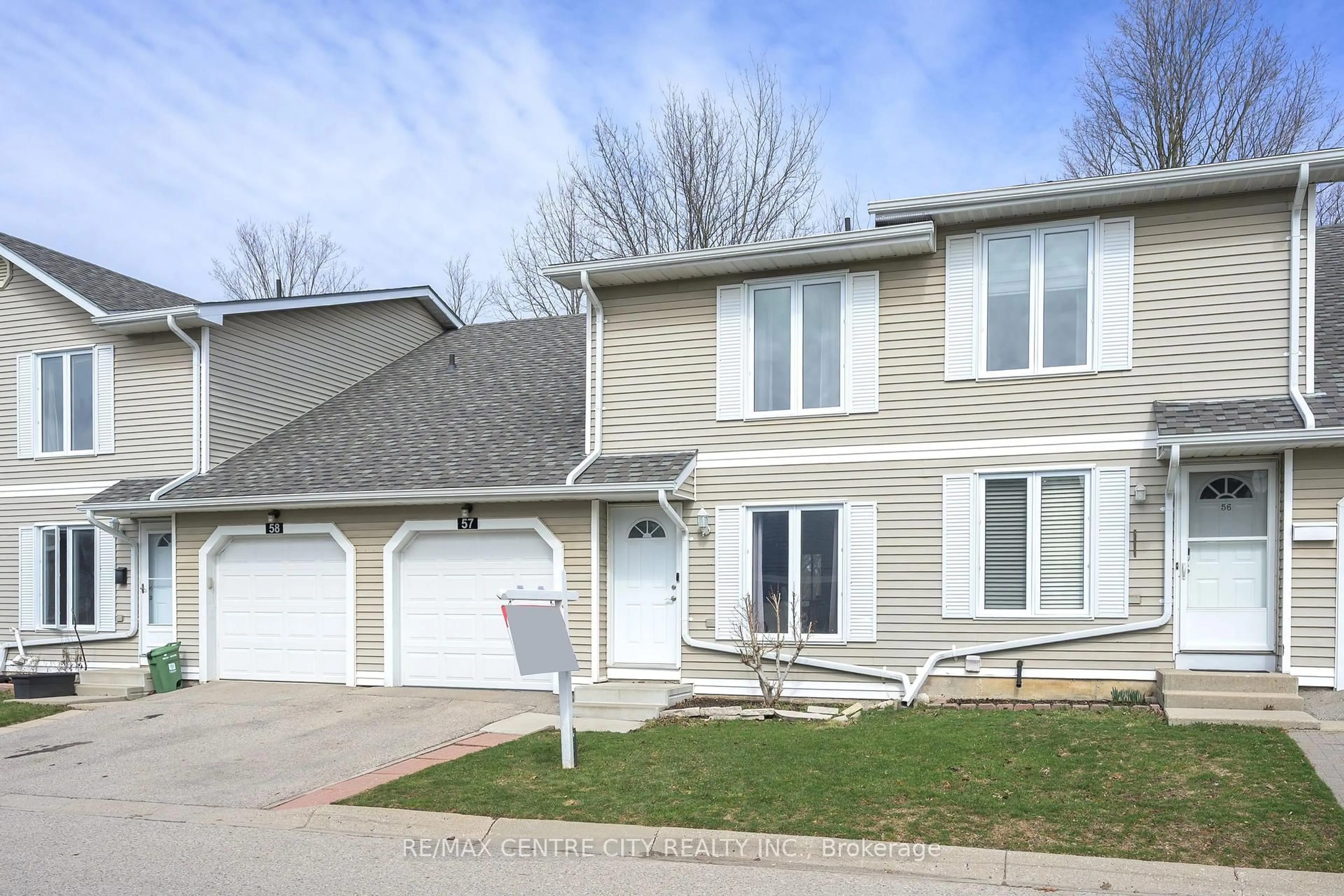 Home with vinyl exterior material, street for 120 CENTRE St #57, London South Ontario N6J 4X4