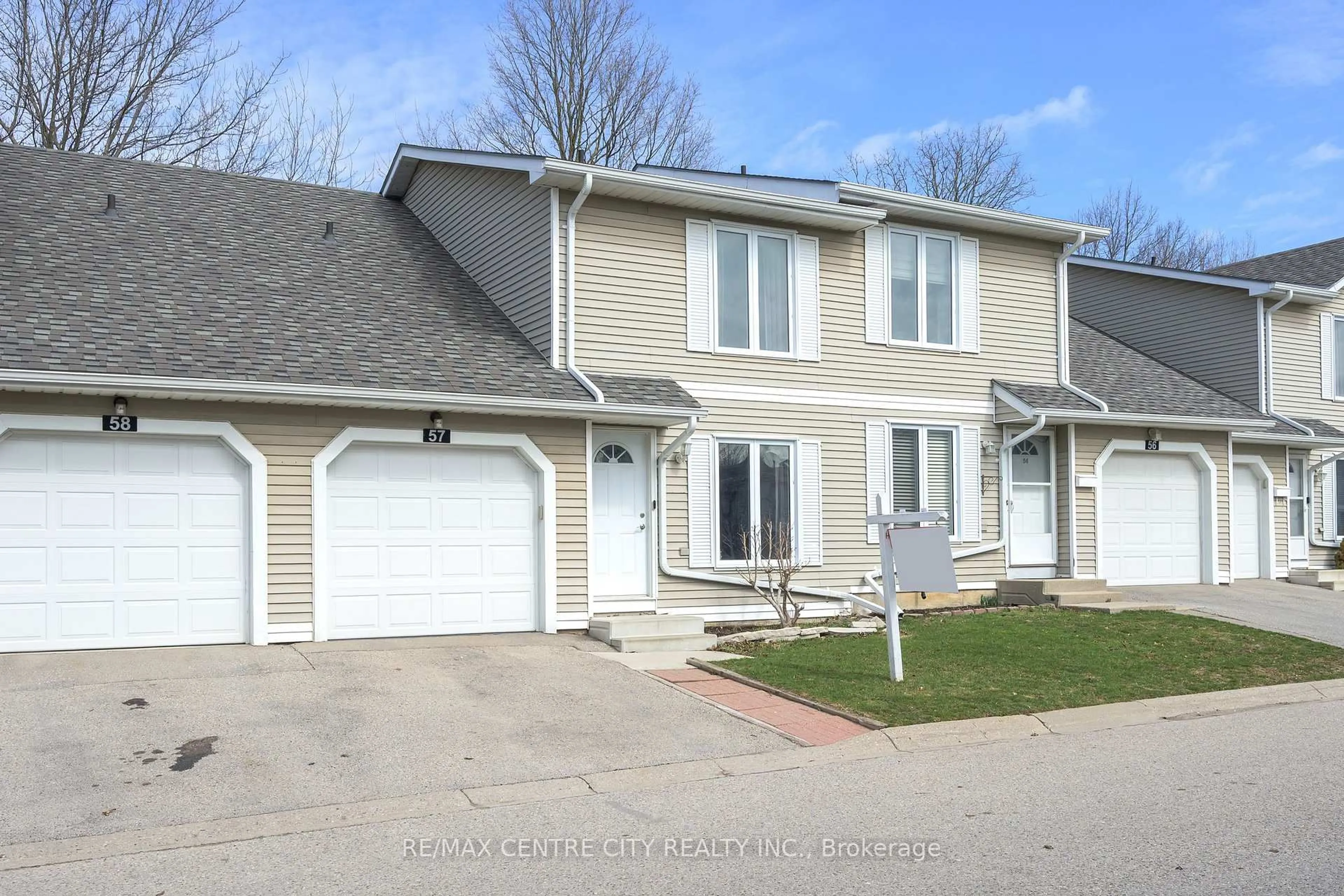 Home with vinyl exterior material, street for 120 CENTRE St #57, London South Ontario N6J 4X4