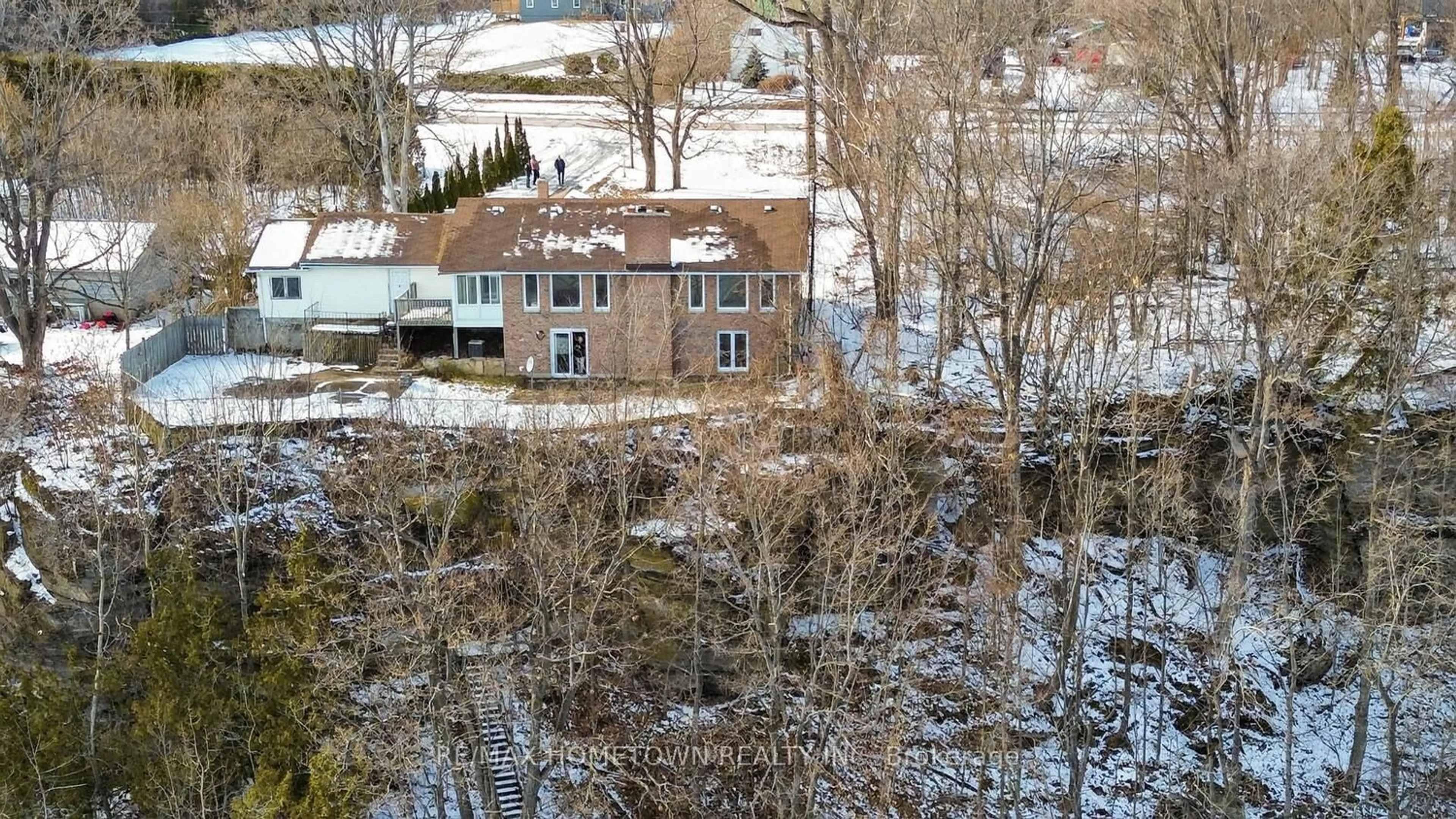 A pic from outside/outdoor area/front of a property/back of a property/a pic from drone, water/lake/river/ocean view for 1327 1000 Islands Pkwy, Front of Yonge Ontario K0E 1R0