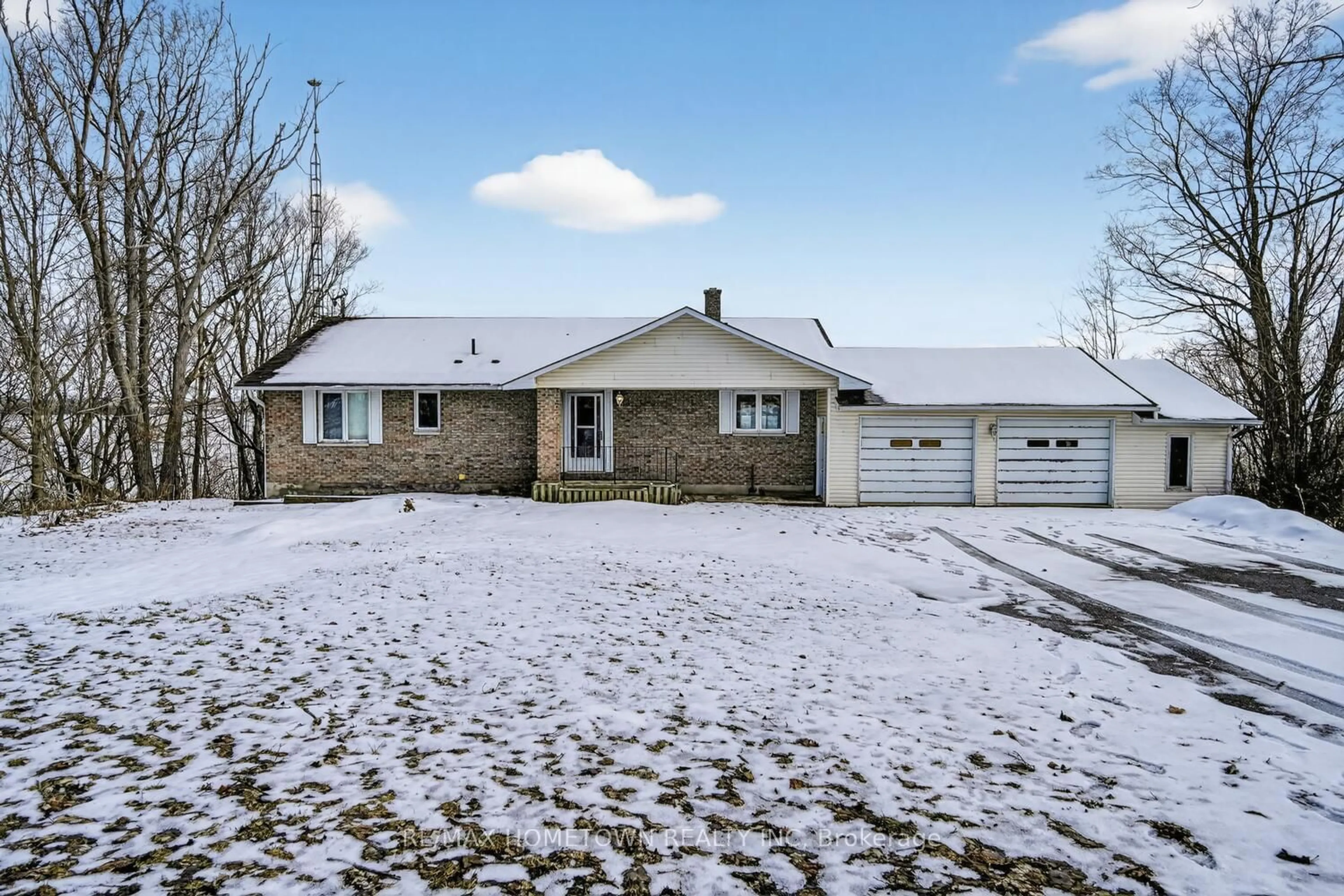 A pic from outside/outdoor area/front of a property/back of a property/a pic from drone, street for 1327 1000 Islands Pkwy, Front of Yonge Ontario K0E 1R0