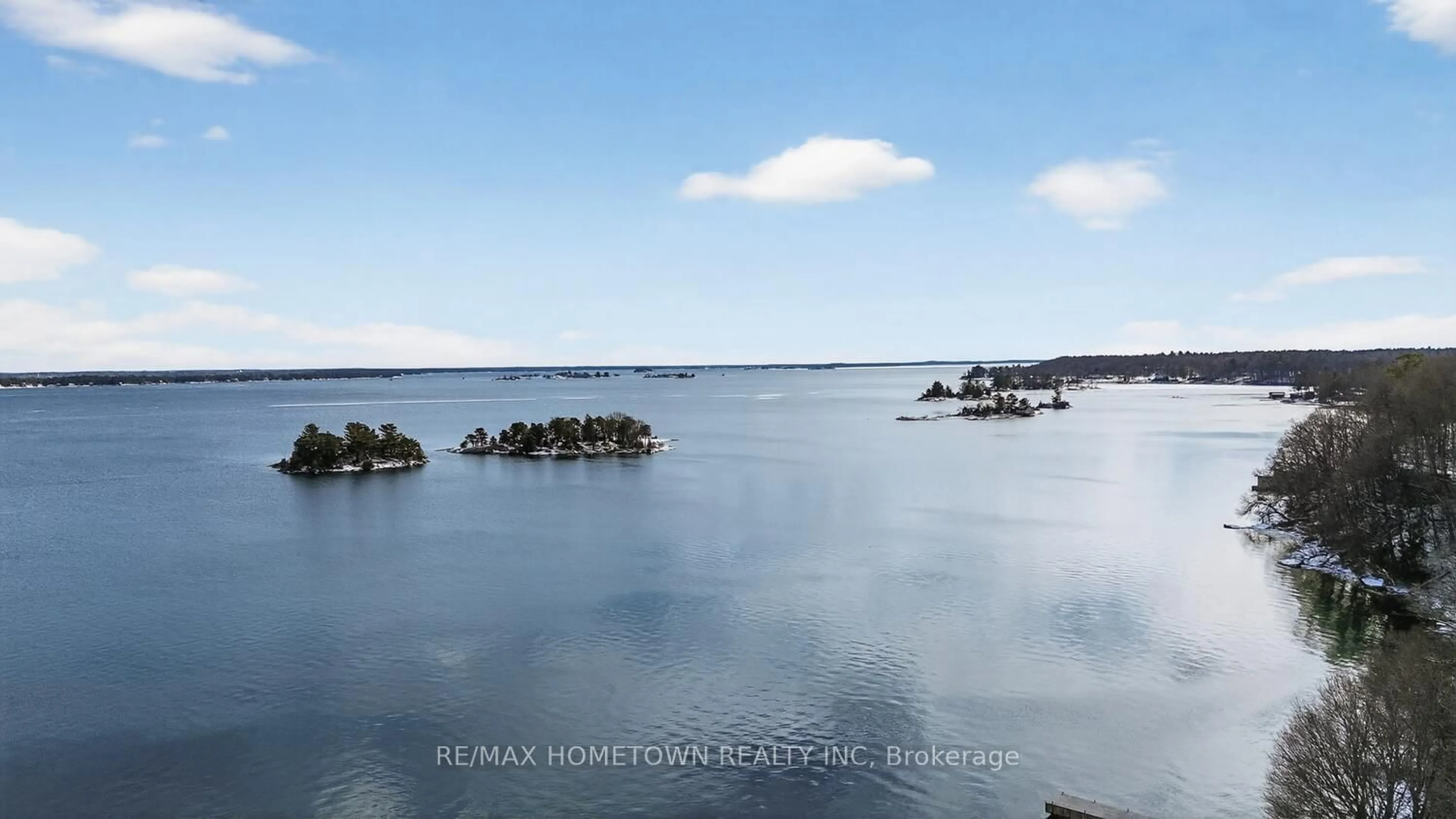 Blurry image for 1327 1000 Islands Pkwy, Front of Yonge Ontario K0E 1R0