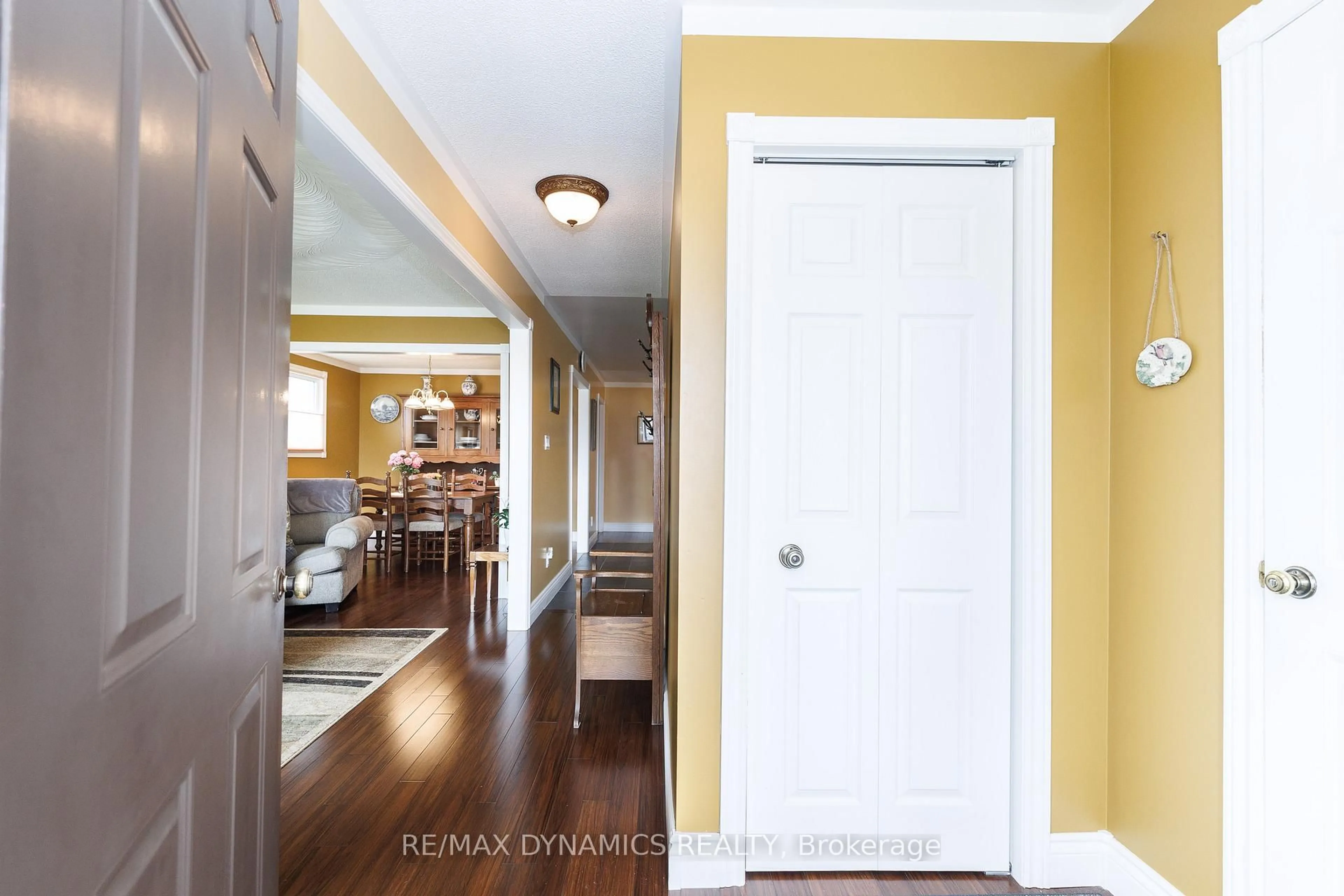 Indoor entryway for 15 Rollins Dr, Welland Ontario L3C 6Z7