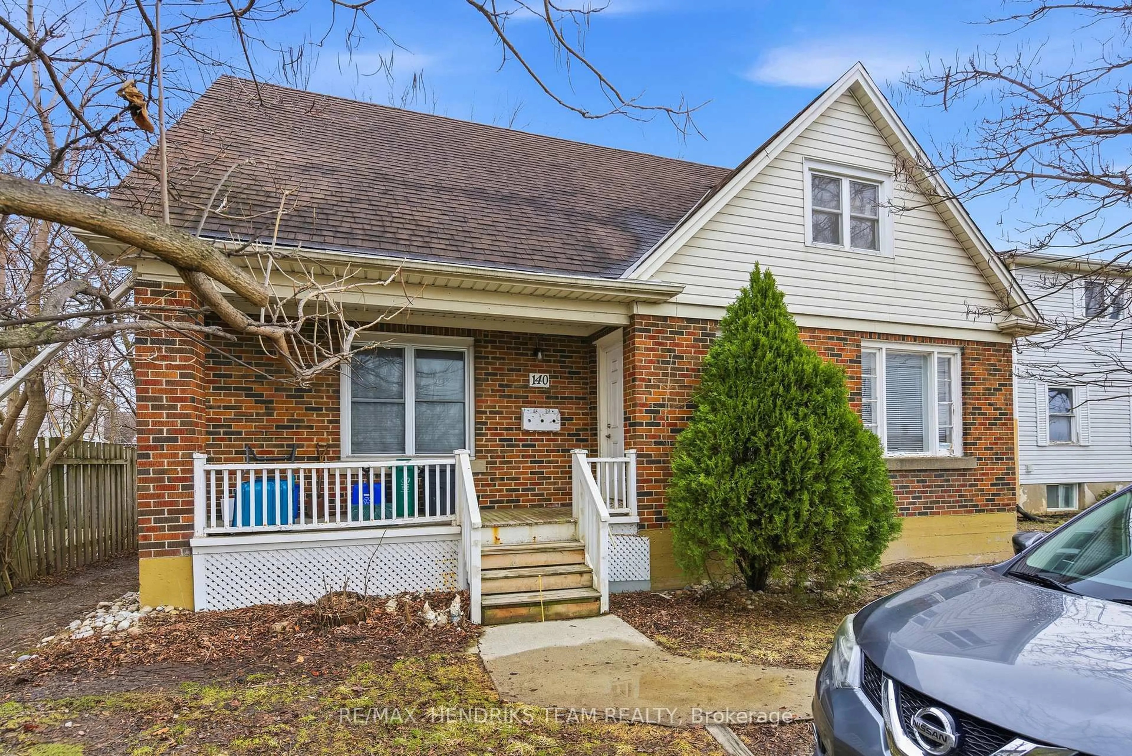 Home with brick exterior material, street for 140 Eastchester Ave, St. Catharines Ontario L2P 2Z4