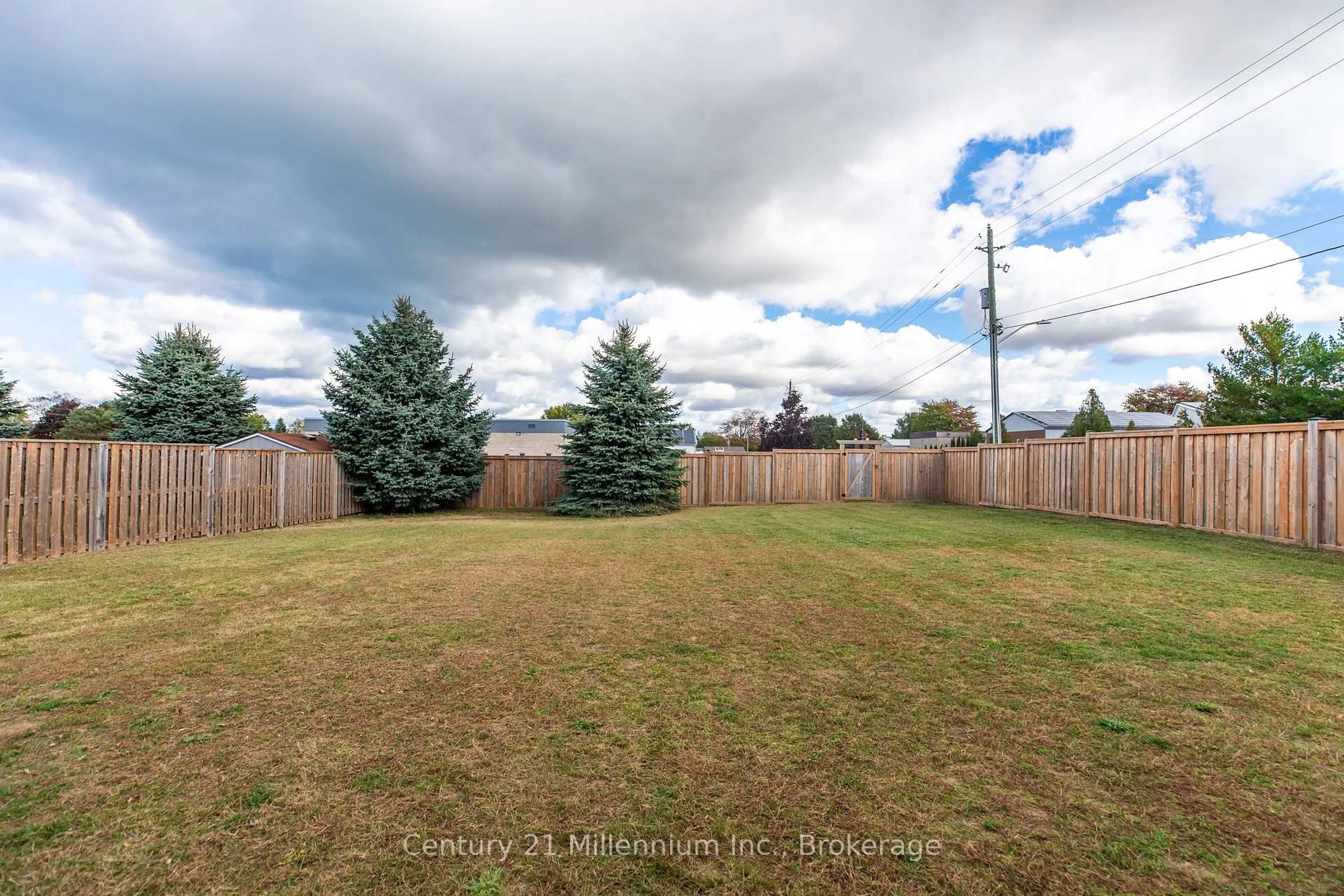 A pic from outside/outdoor area/front of a property/back of a property/a pic from drone, unknown for 58 Lakefield Dr, Kincardine Ontario N2Z 0C9