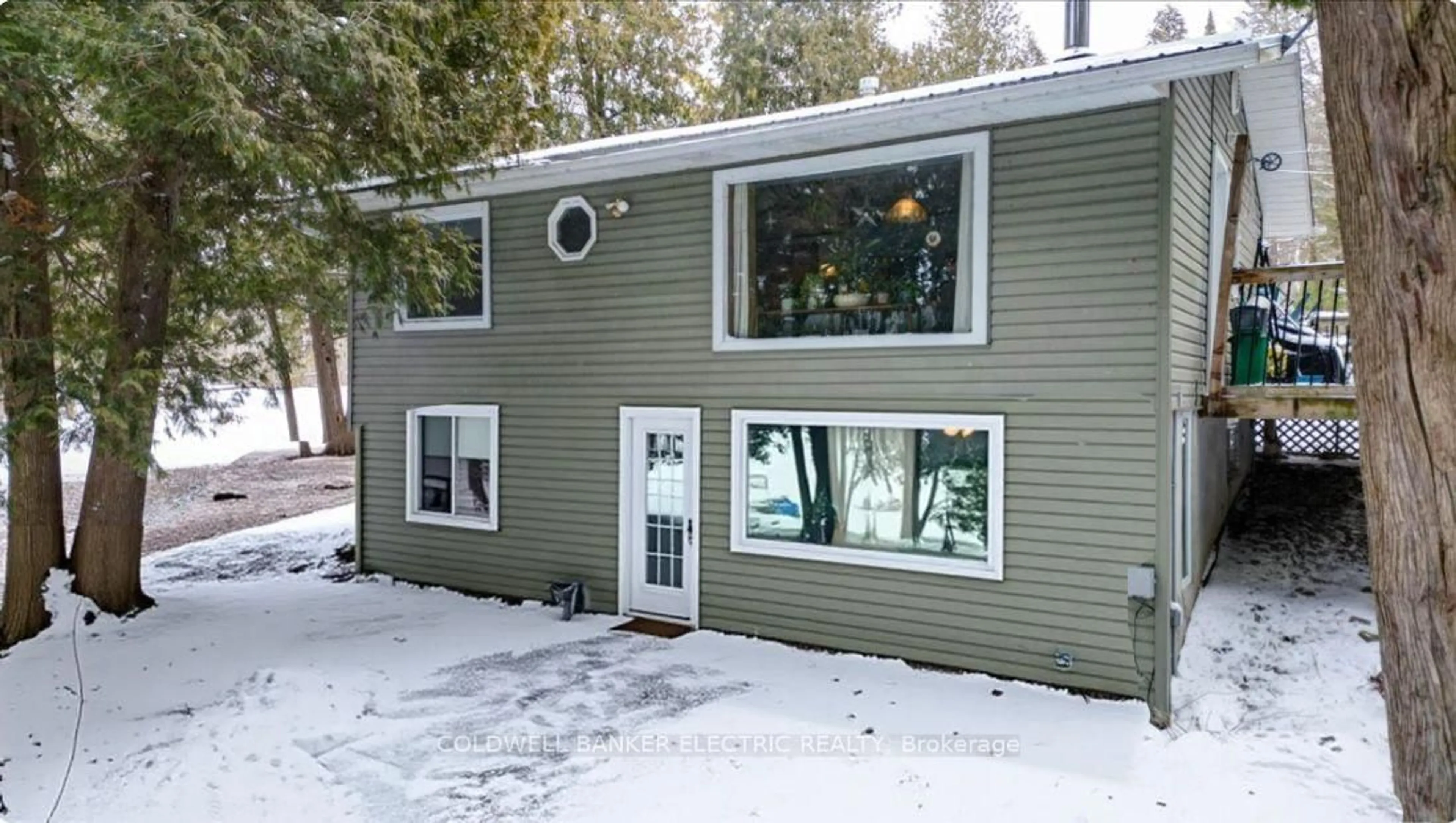 Home with vinyl exterior material, unknown for 6 Leisure Lane, Kawartha Lakes Ontario K9V 4R1