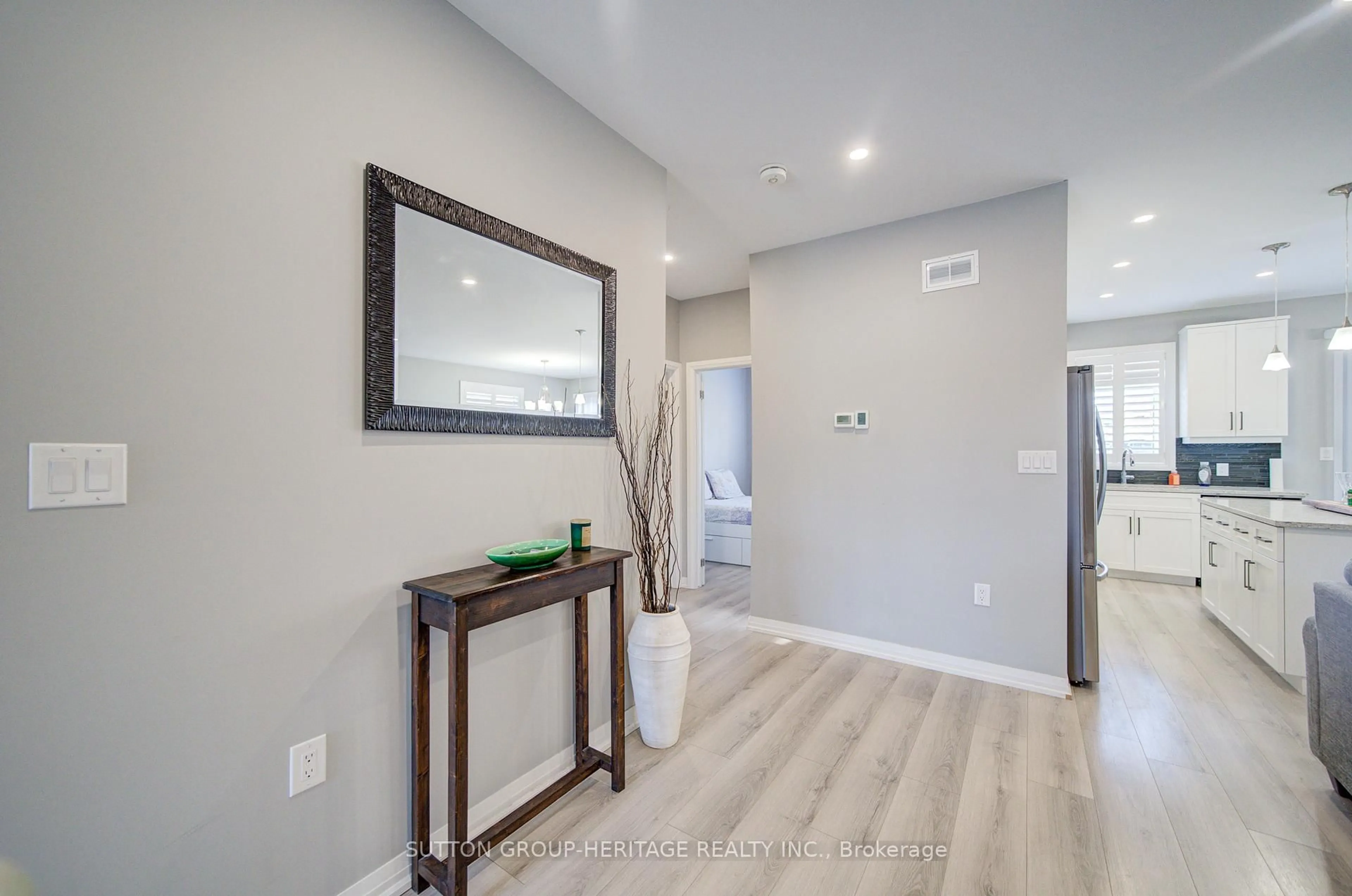 Indoor entryway for 42 McFarland Dr, Belleville Ontario K8N 2X2