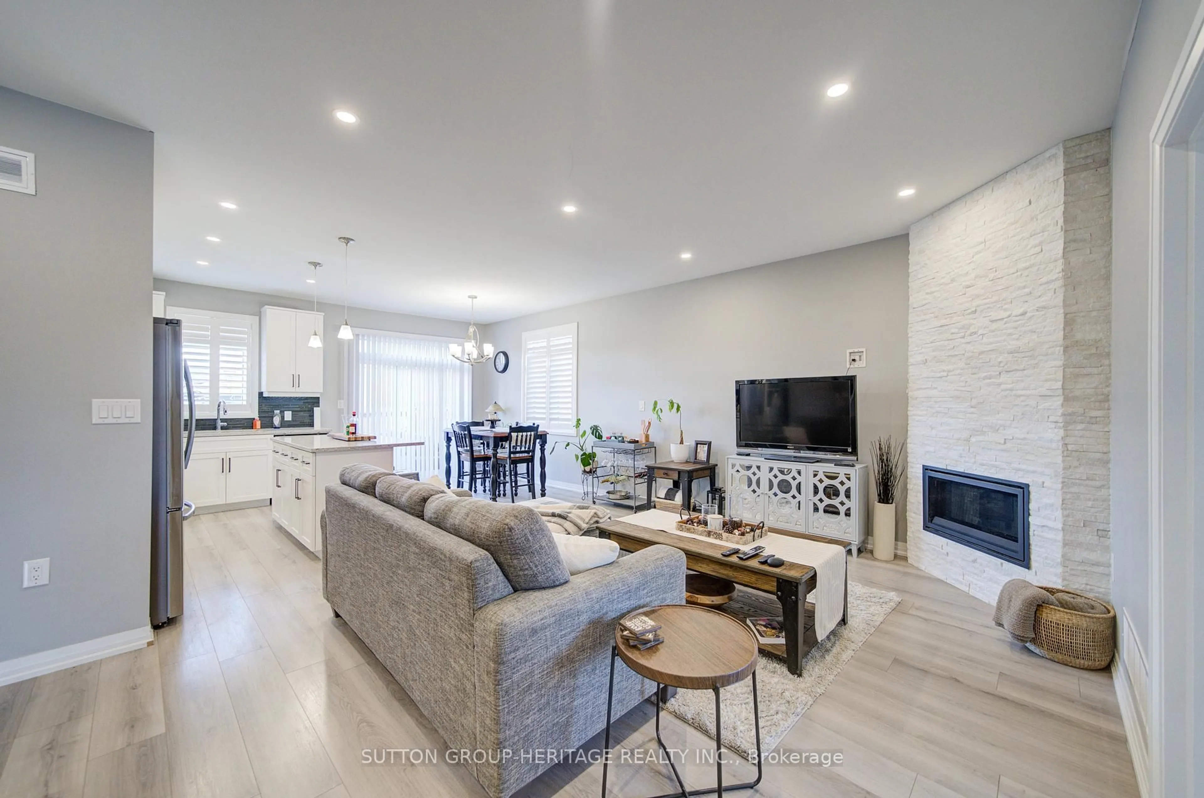 Living room with furniture, unknown for 42 McFarland Dr, Belleville Ontario K8N 2X2