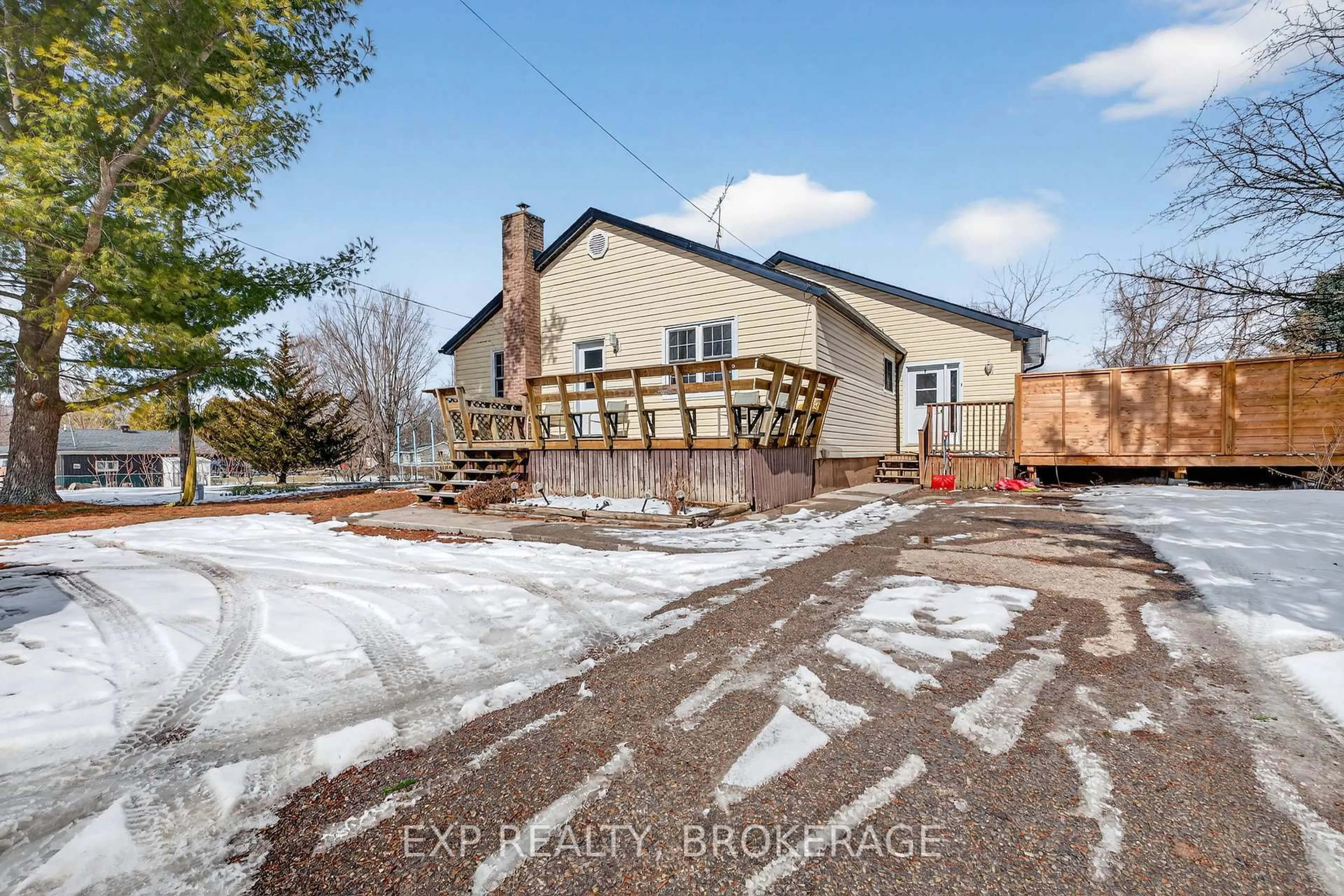 A pic from outside/outdoor area/front of a property/back of a property/a pic from drone, street for 2928 HISCOCKS Rd, Front of Leeds & Seeleys Bay Ontario K7G 2V4