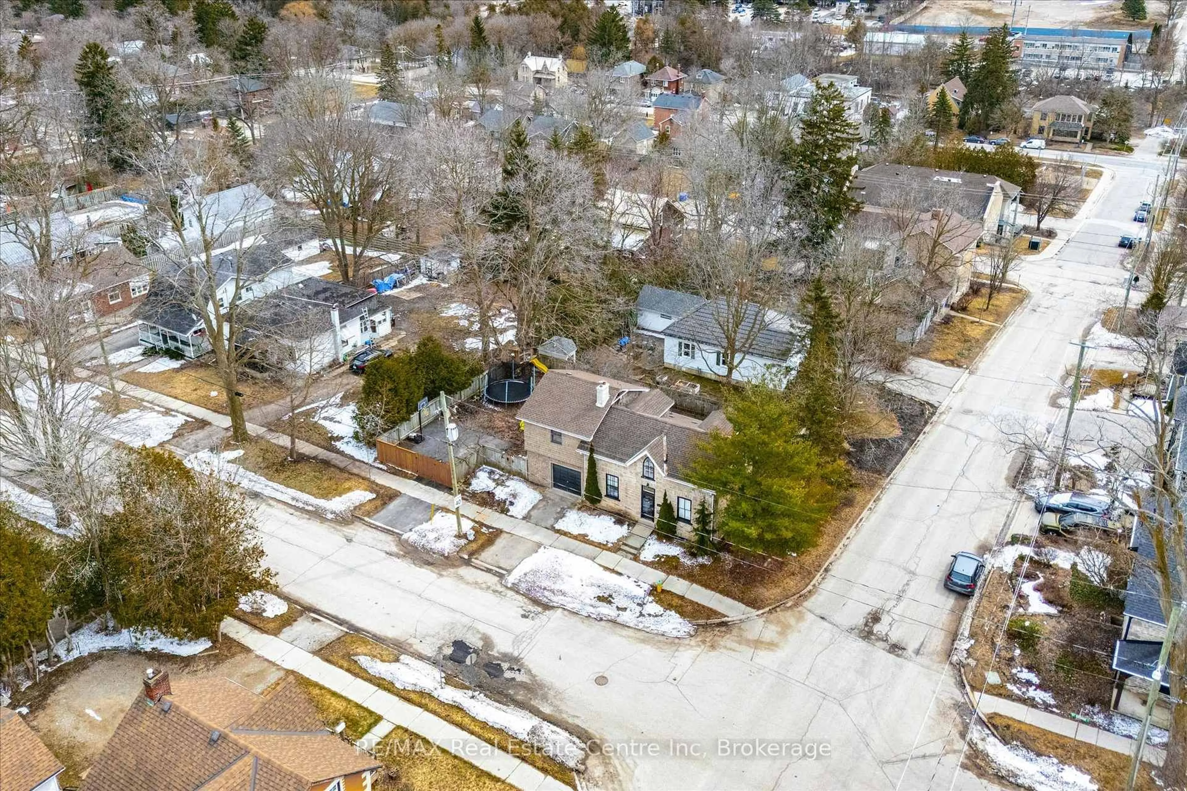 A pic from outside/outdoor area/front of a property/back of a property/a pic from drone, street for 200 St George St, Centre Wellington Ontario N1M 1K4